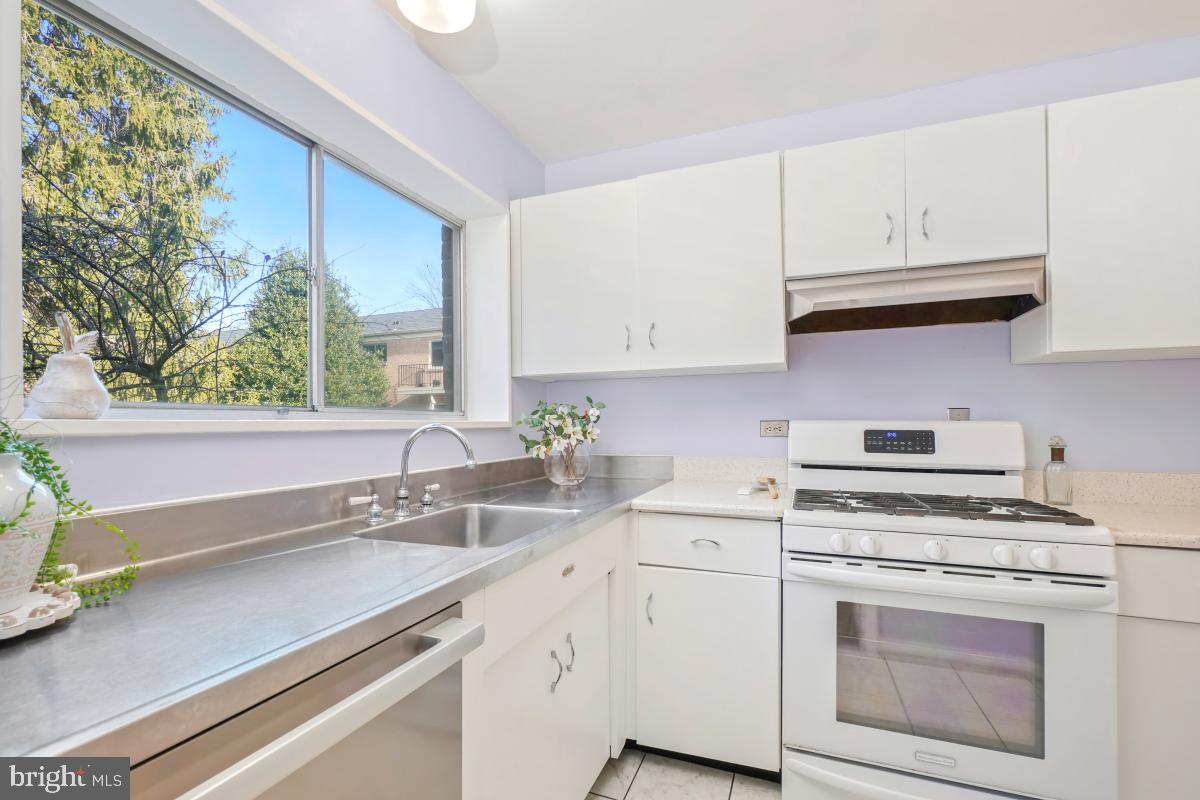 PARKSIDE CONDOMINIUMS - Residential