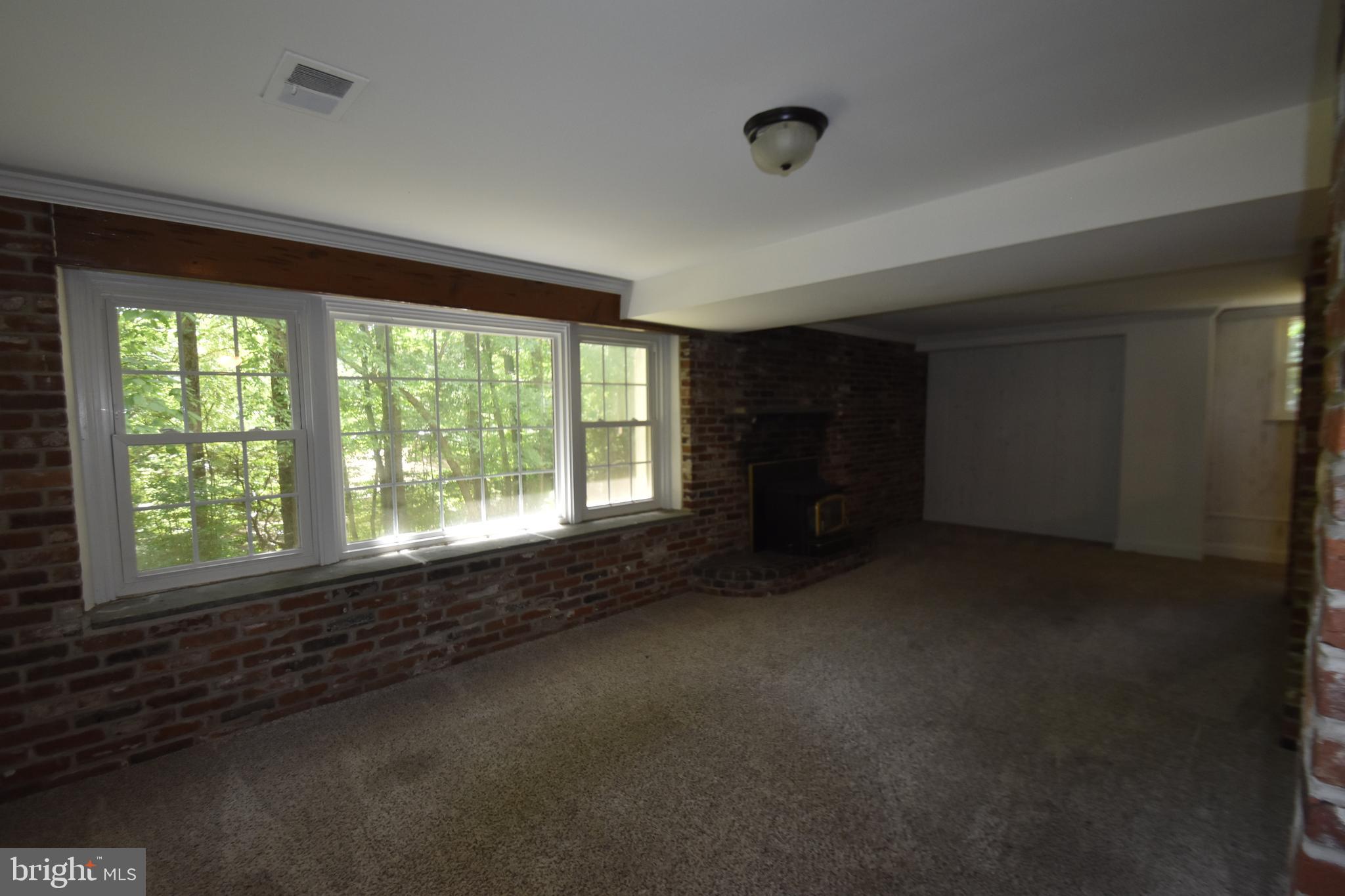 COLONIAL VILLAGE - Residential