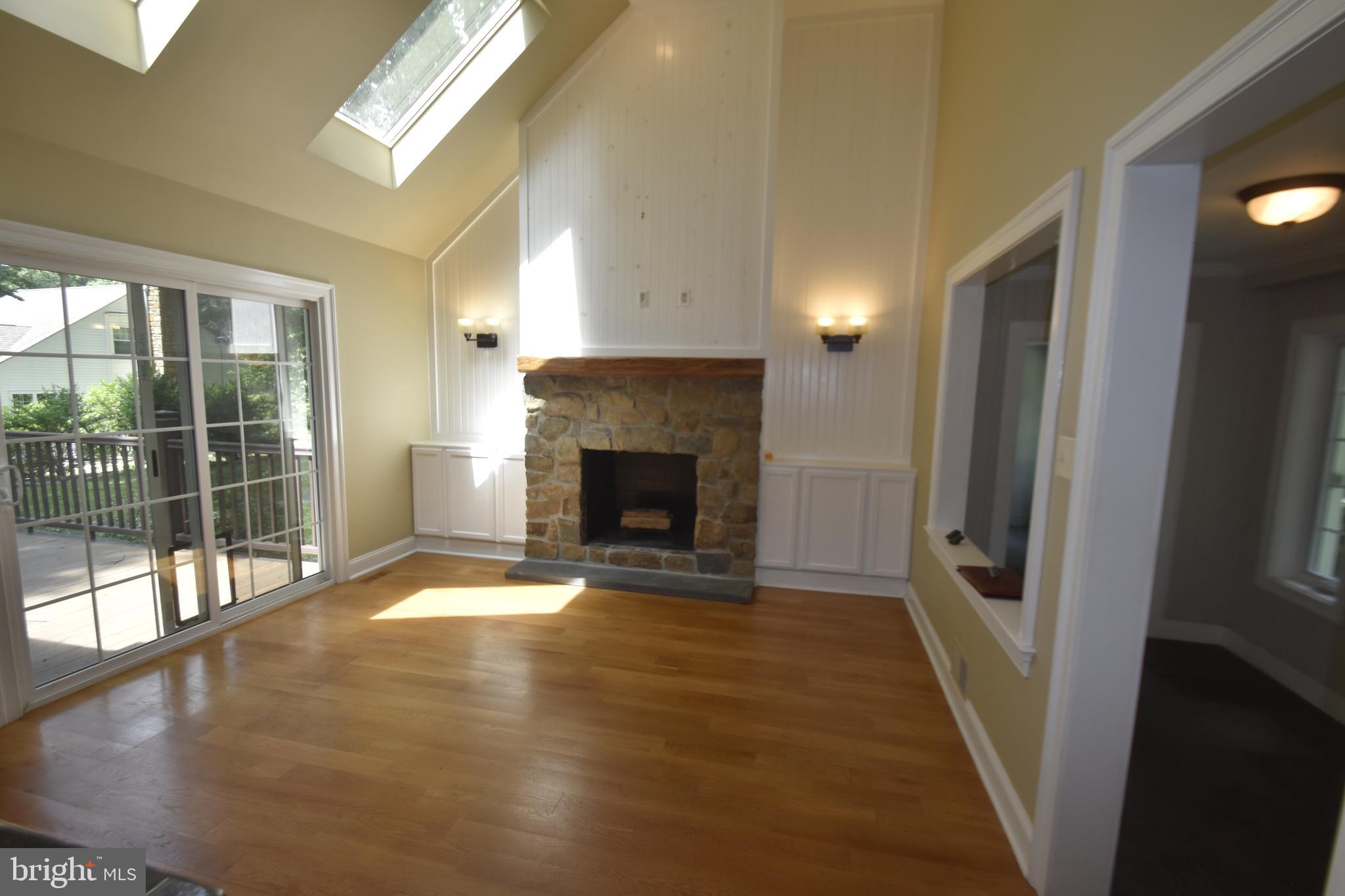 COLONIAL VILLAGE - Residential