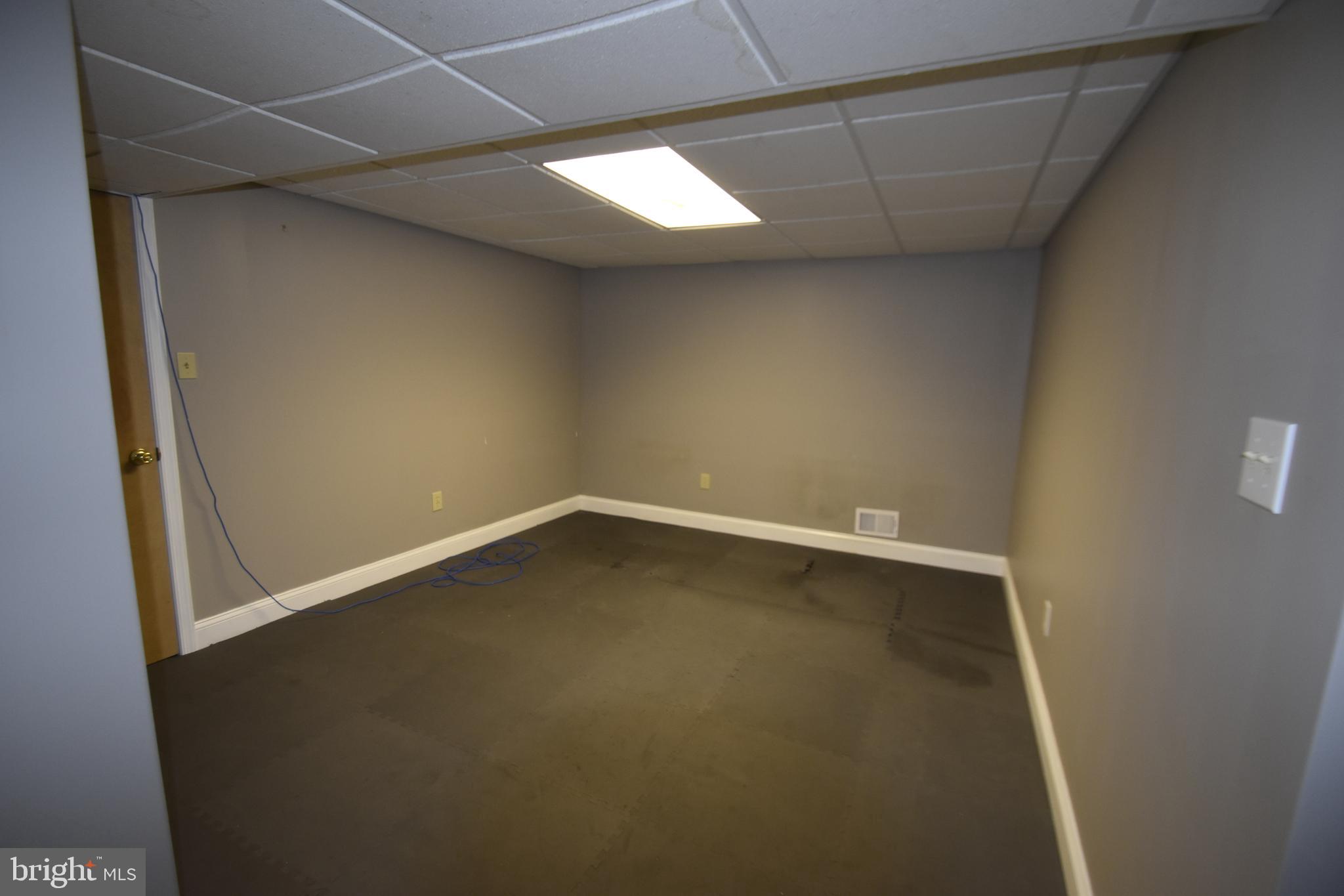 COLONIAL VILLAGE - Residential