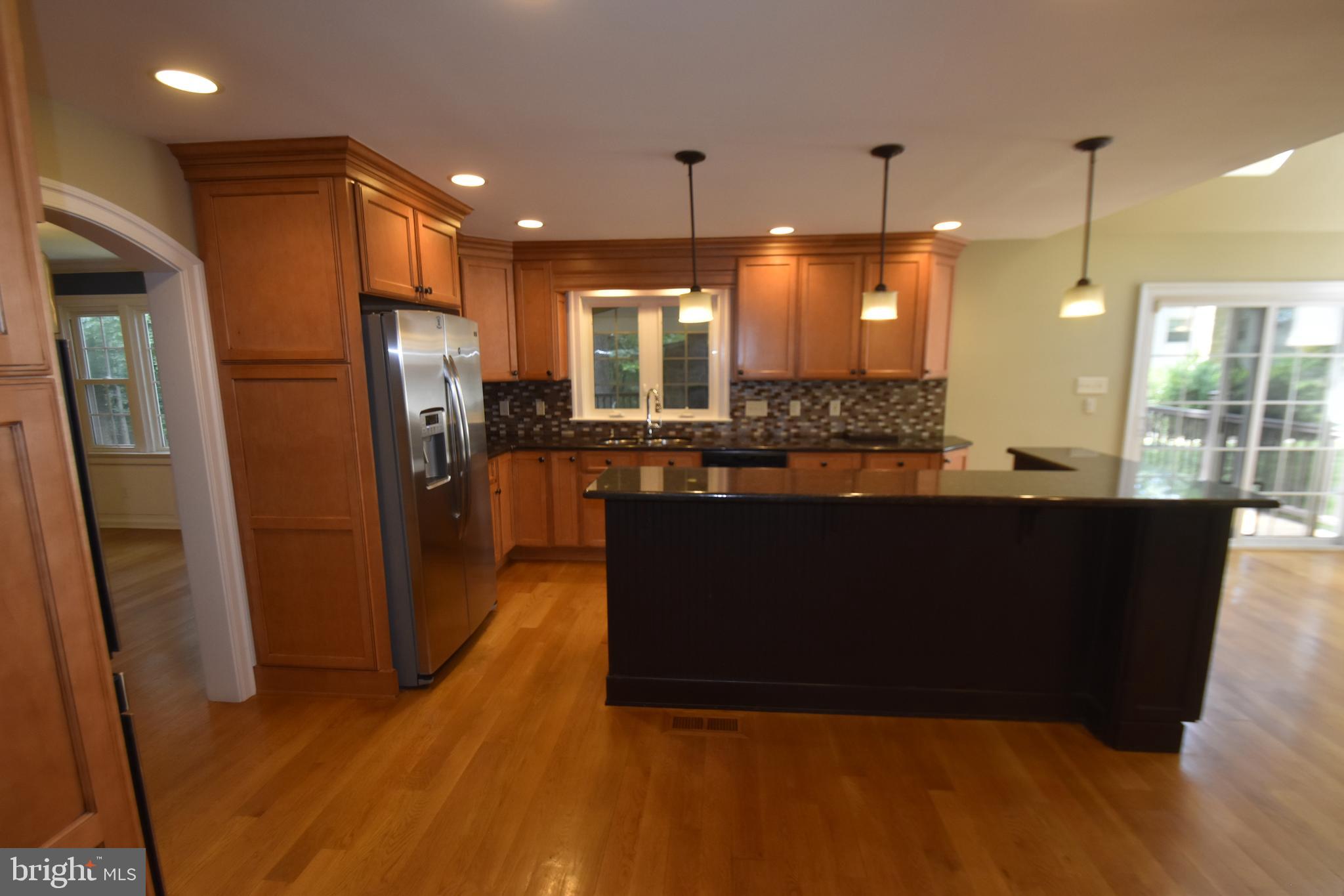 COLONIAL VILLAGE - Residential