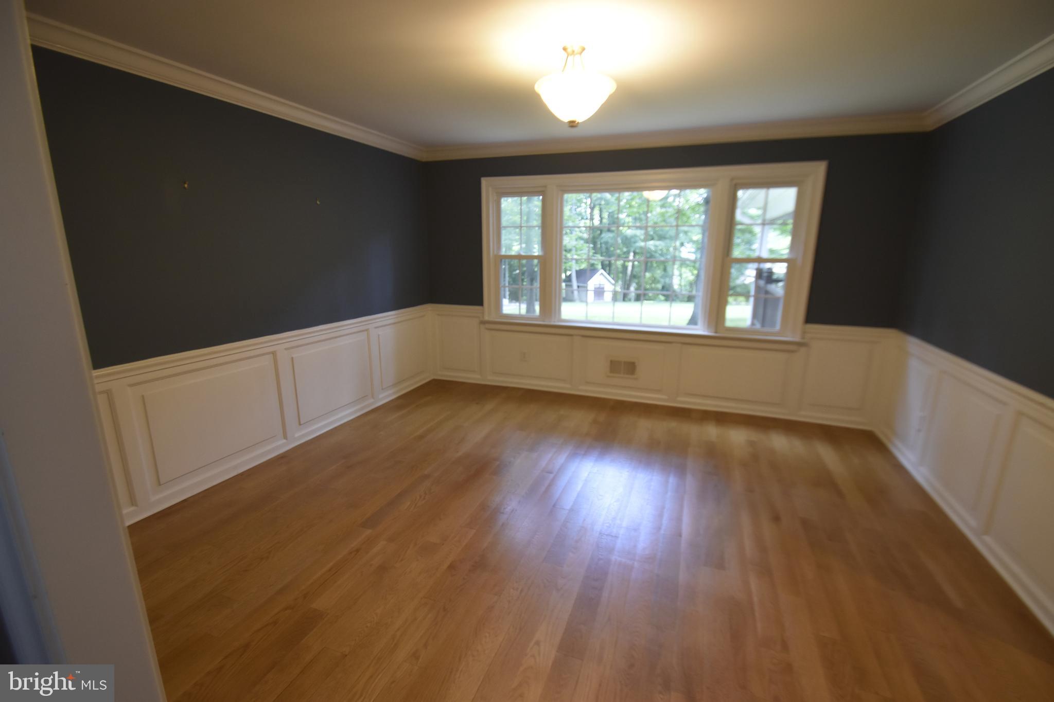 COLONIAL VILLAGE - Residential