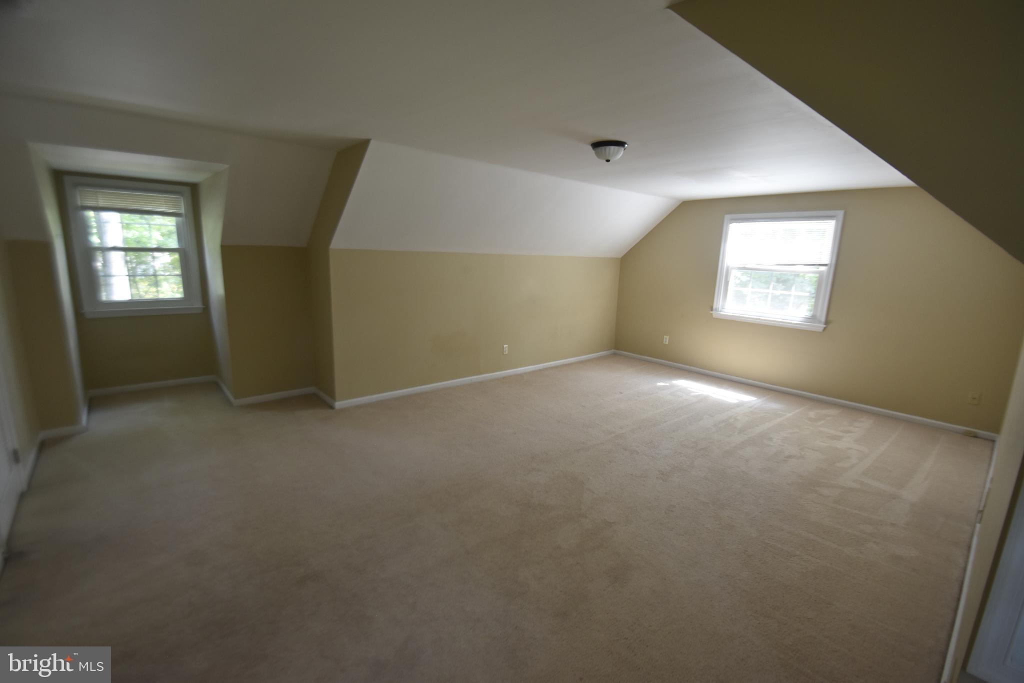 COLONIAL VILLAGE - Residential