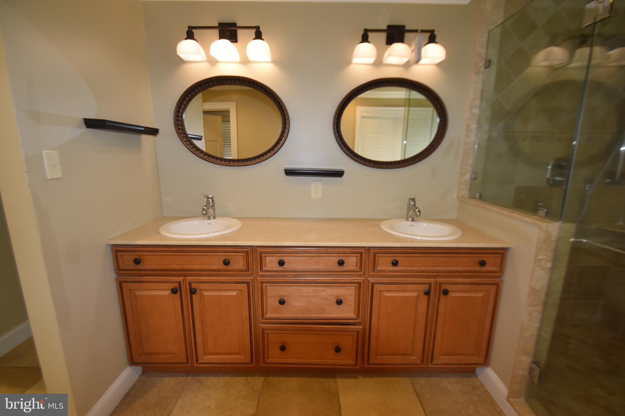 COLONIAL VILLAGE - Residential