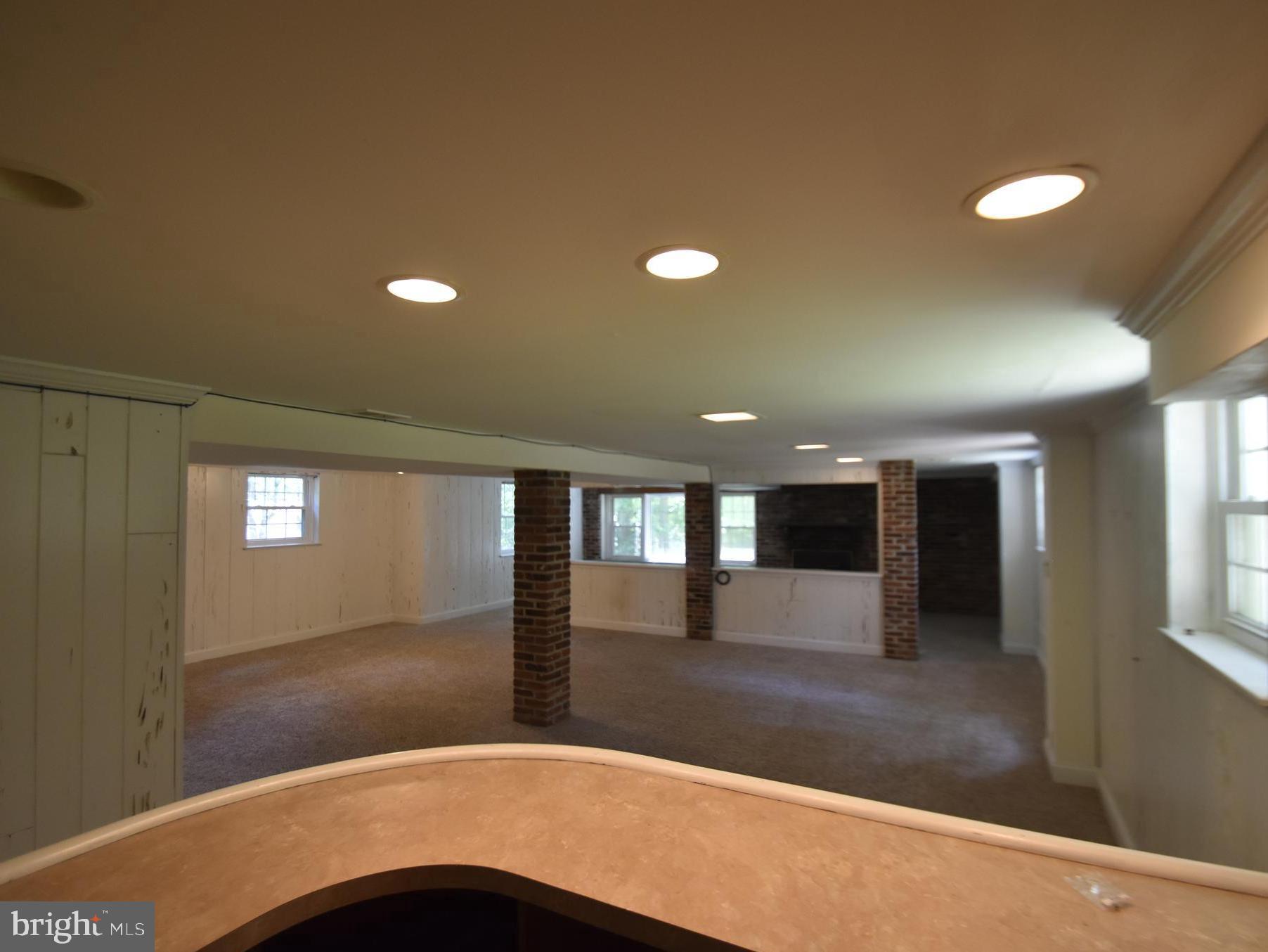 COLONIAL VILLAGE - Residential