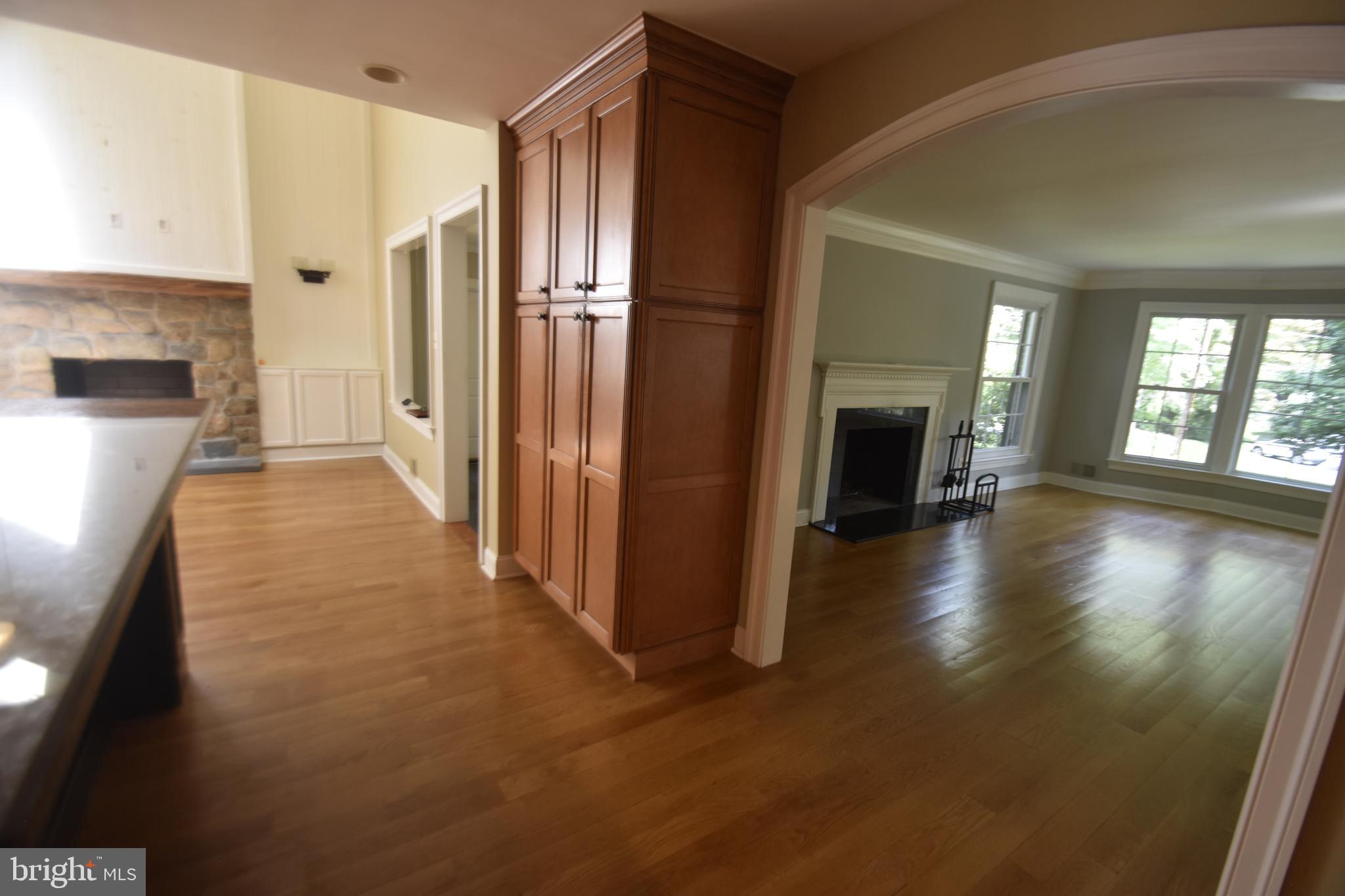 COLONIAL VILLAGE - Residential