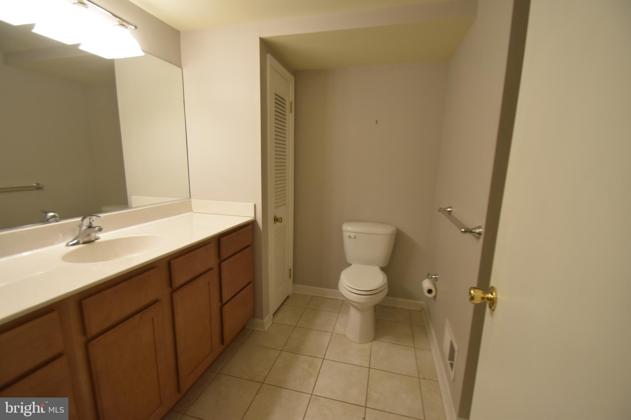 COLONIAL VILLAGE - Residential