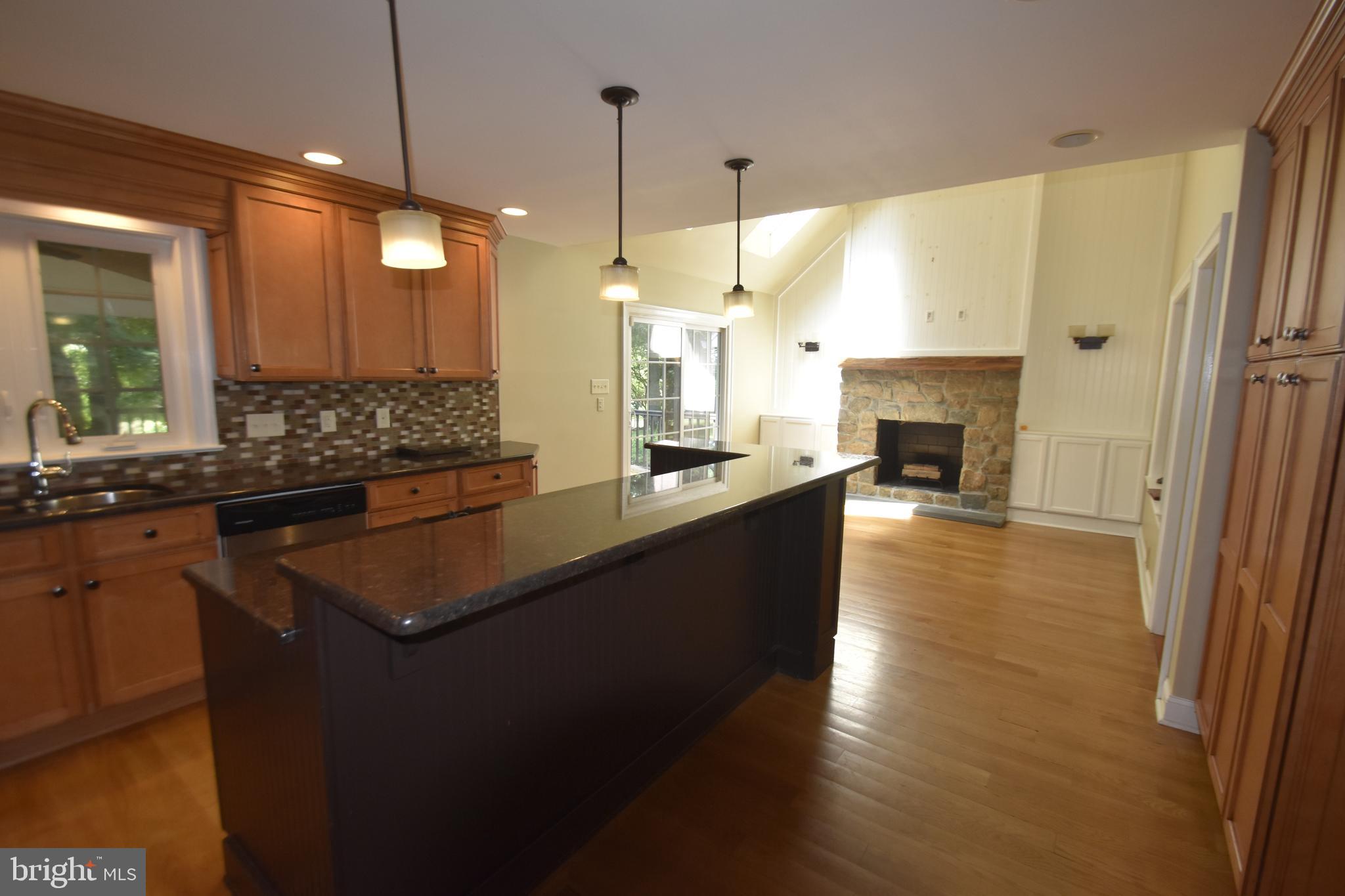 COLONIAL VILLAGE - Residential