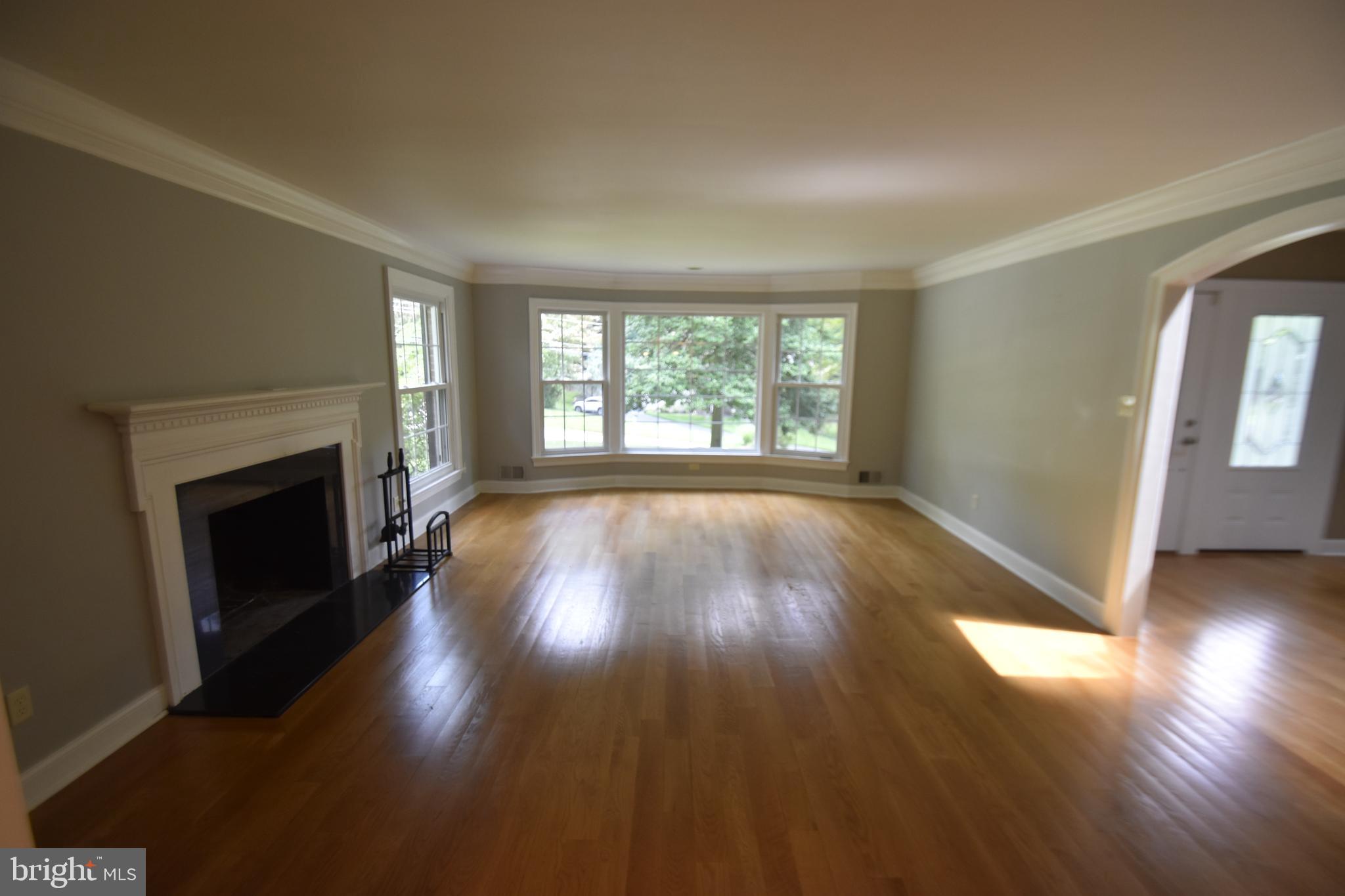 COLONIAL VILLAGE - Residential