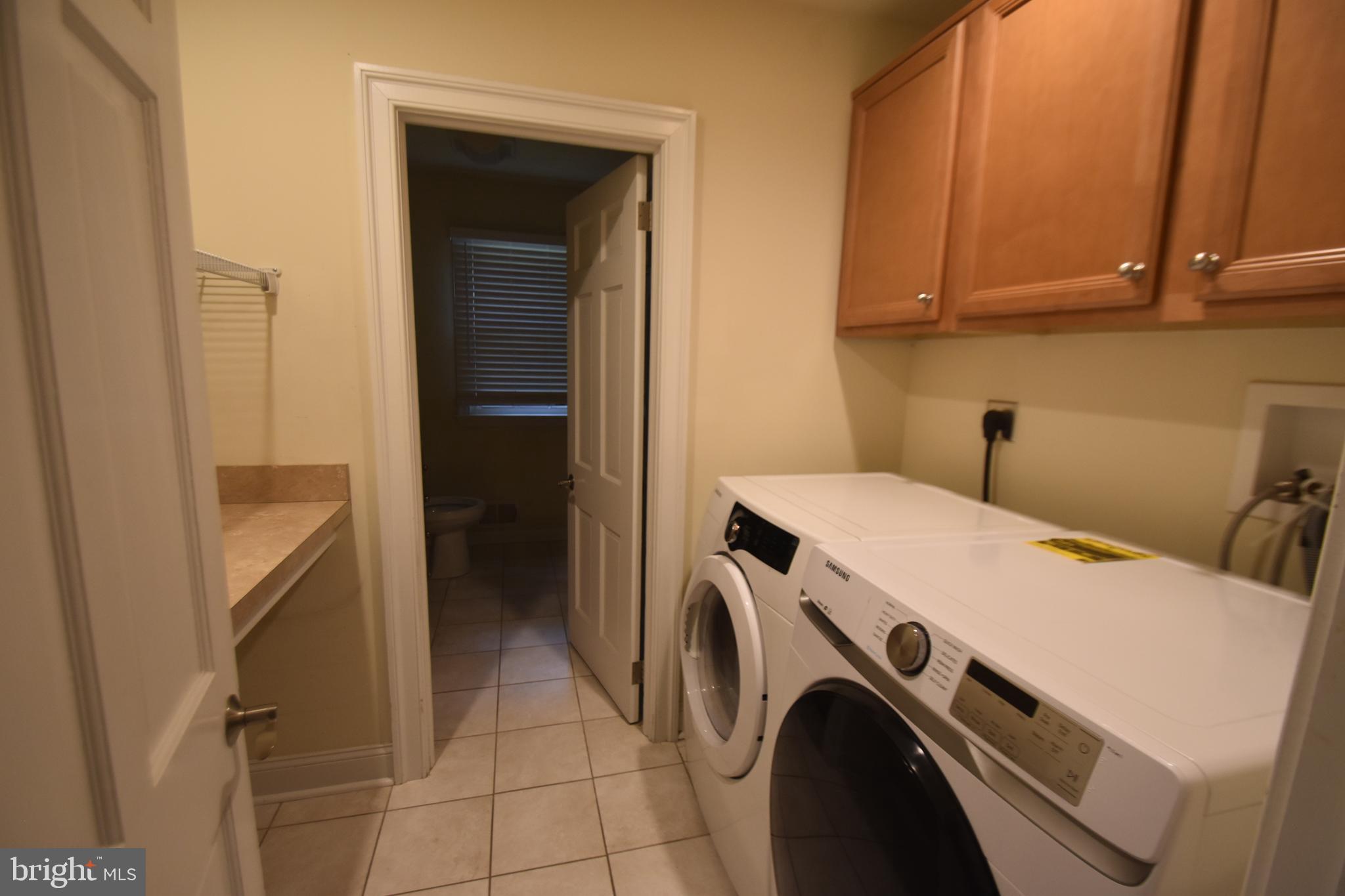 COLONIAL VILLAGE - Residential