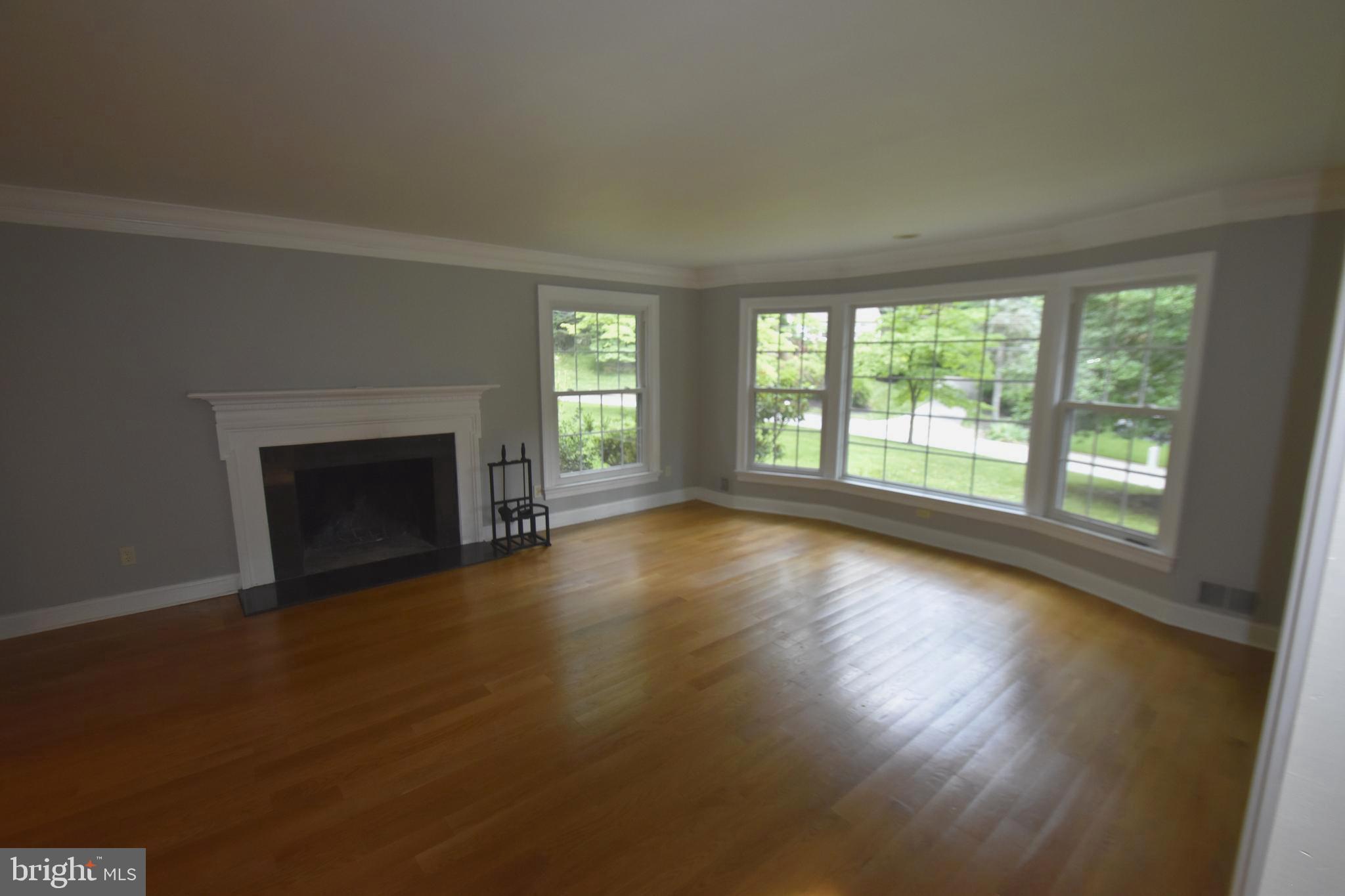 COLONIAL VILLAGE - Residential