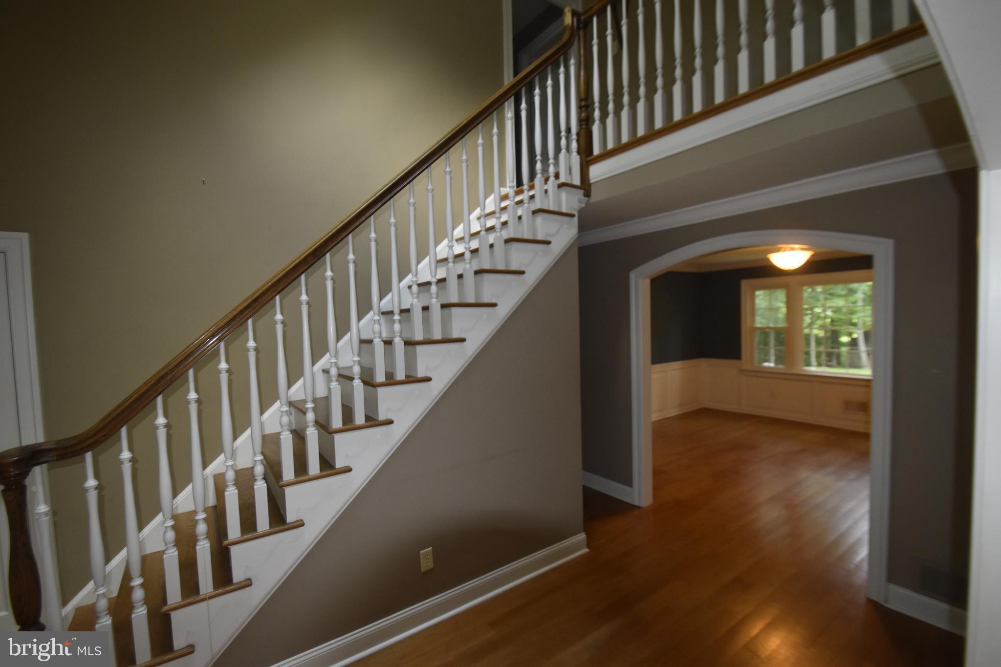 COLONIAL VILLAGE - Residential