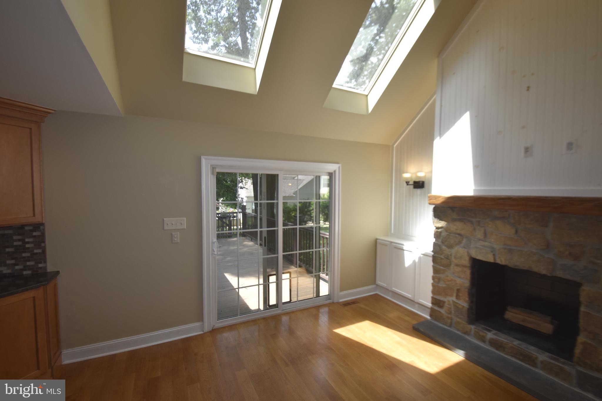 COLONIAL VILLAGE - Residential