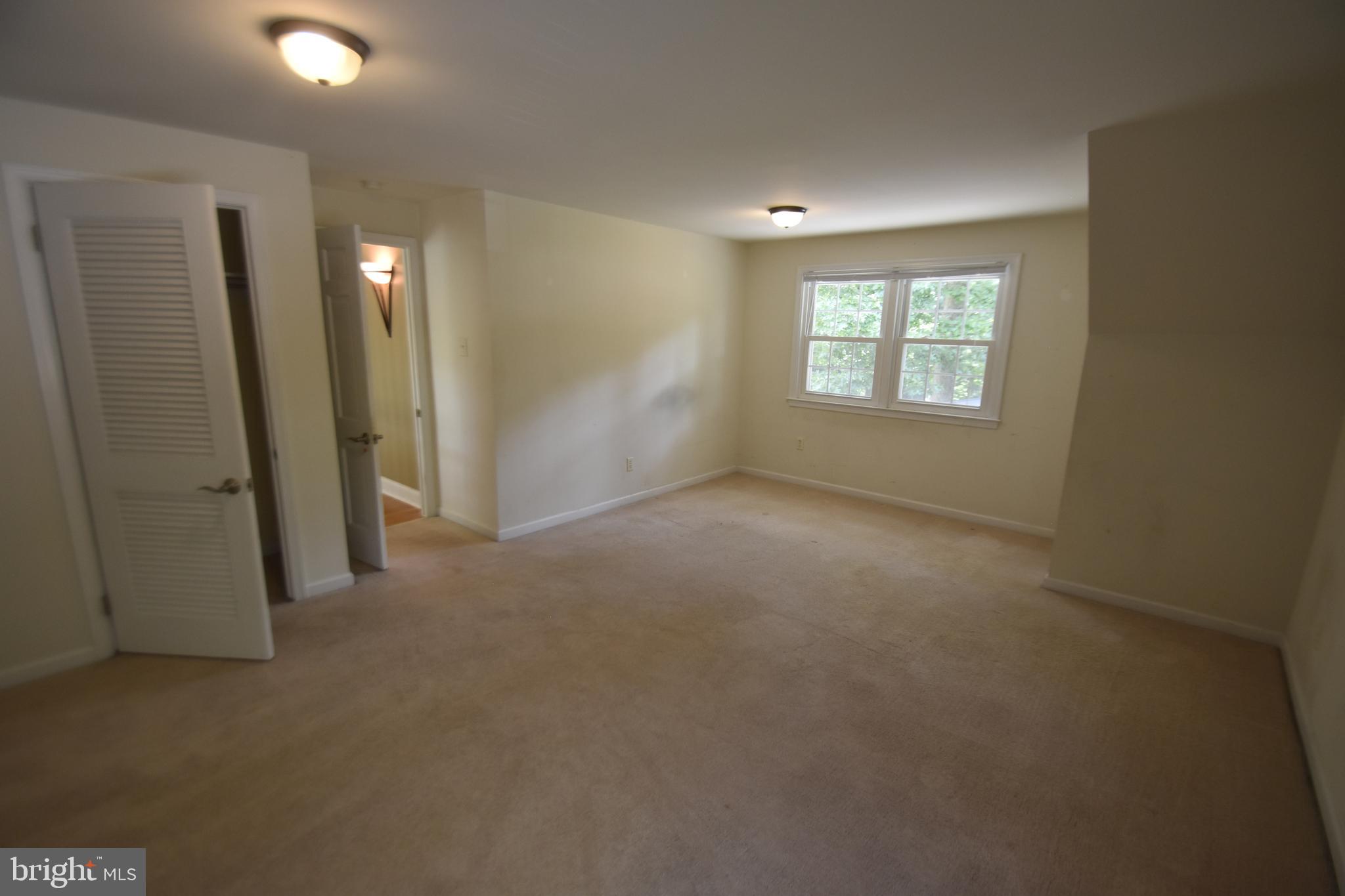 COLONIAL VILLAGE - Residential