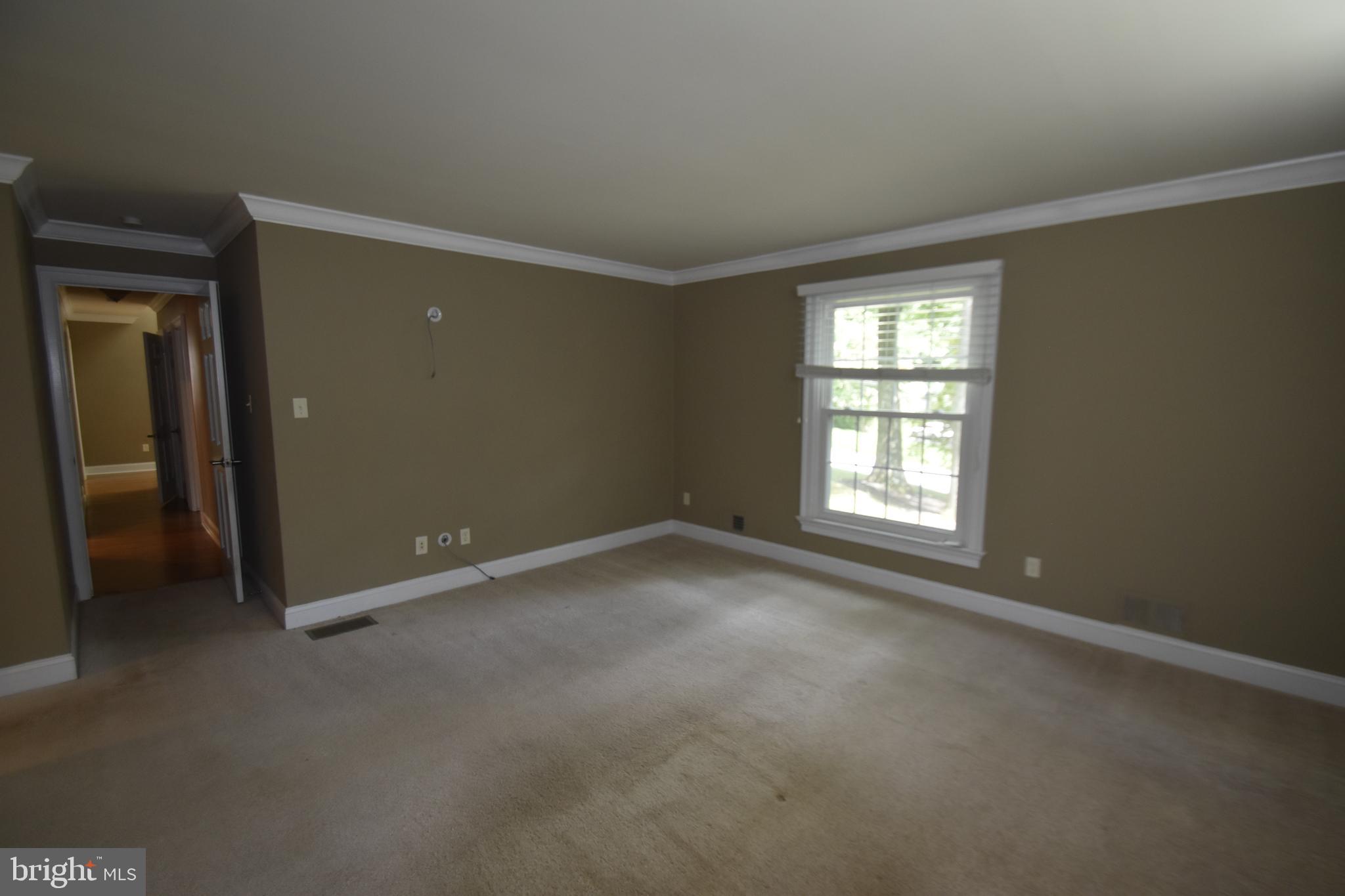 COLONIAL VILLAGE - Residential