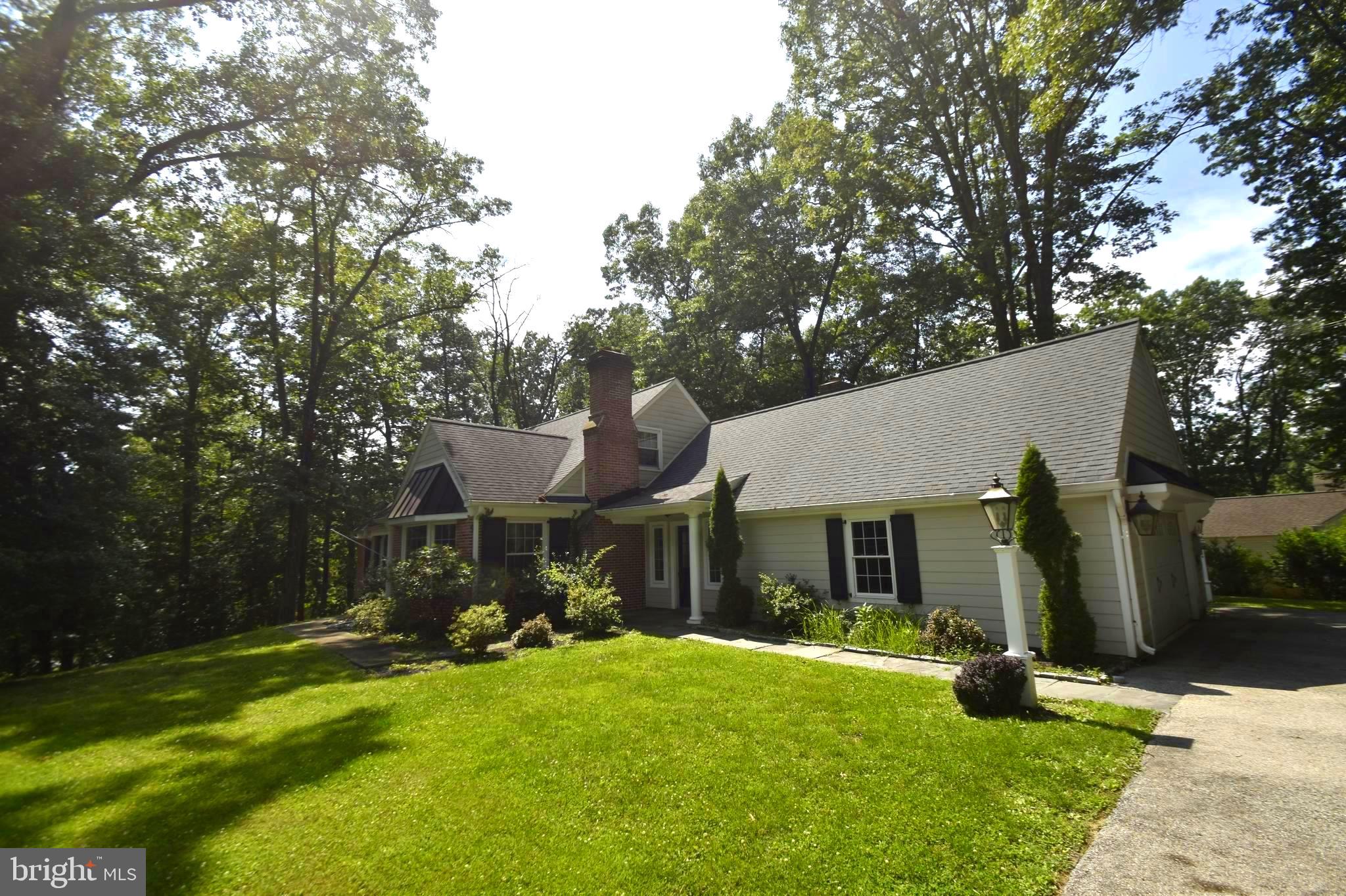 COLONIAL VILLAGE - Residential