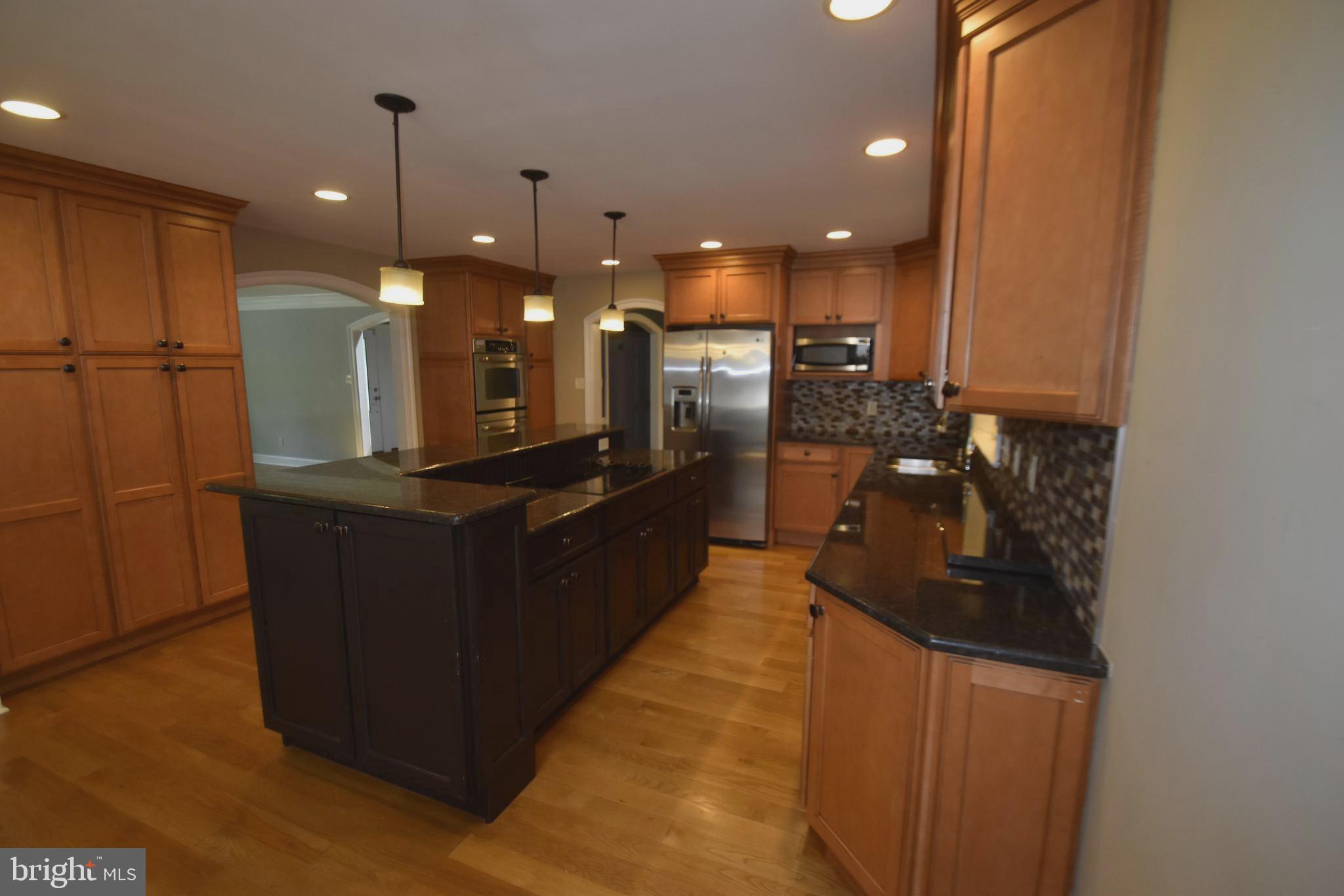 COLONIAL VILLAGE - Residential