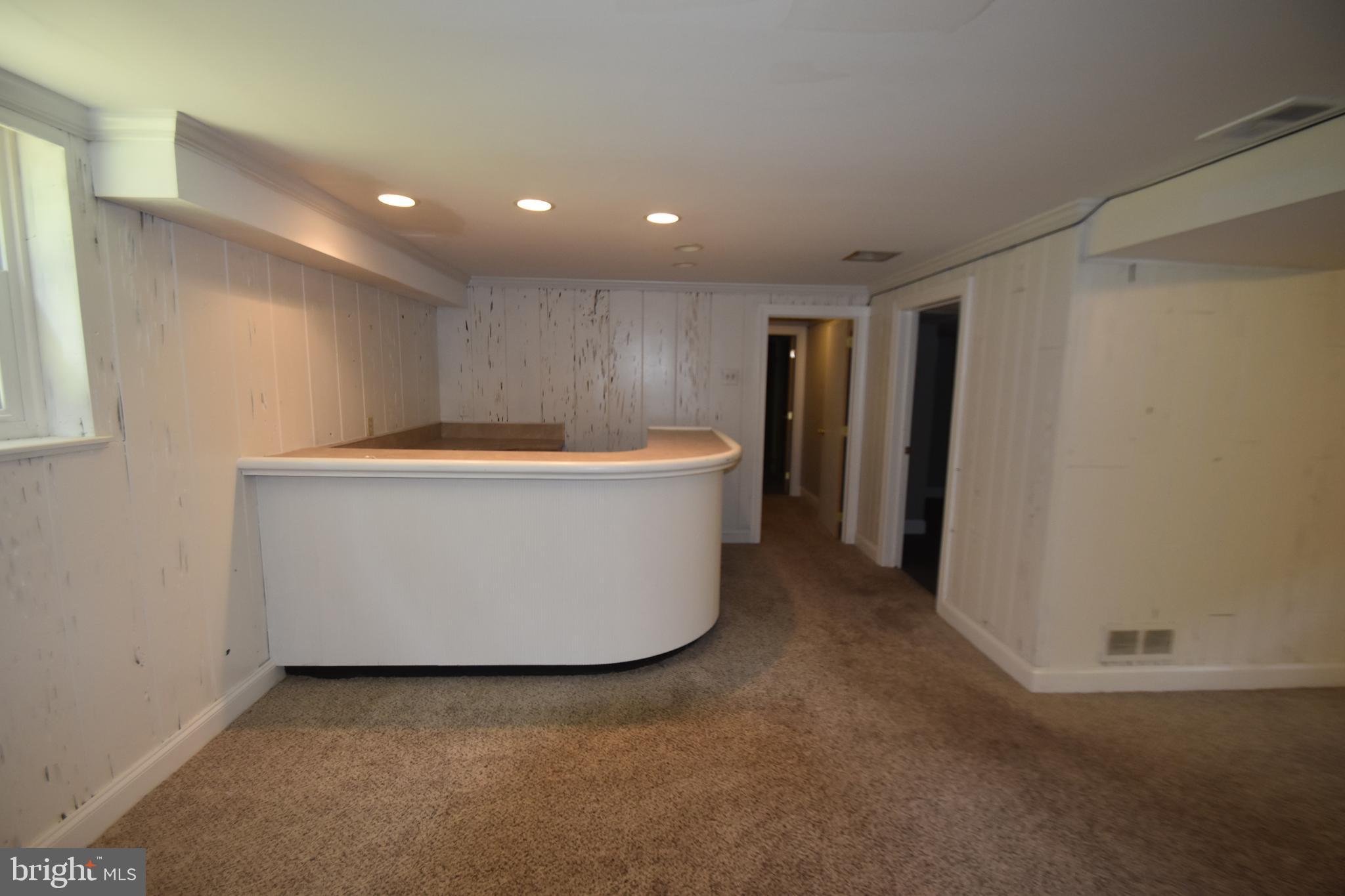 COLONIAL VILLAGE - Residential