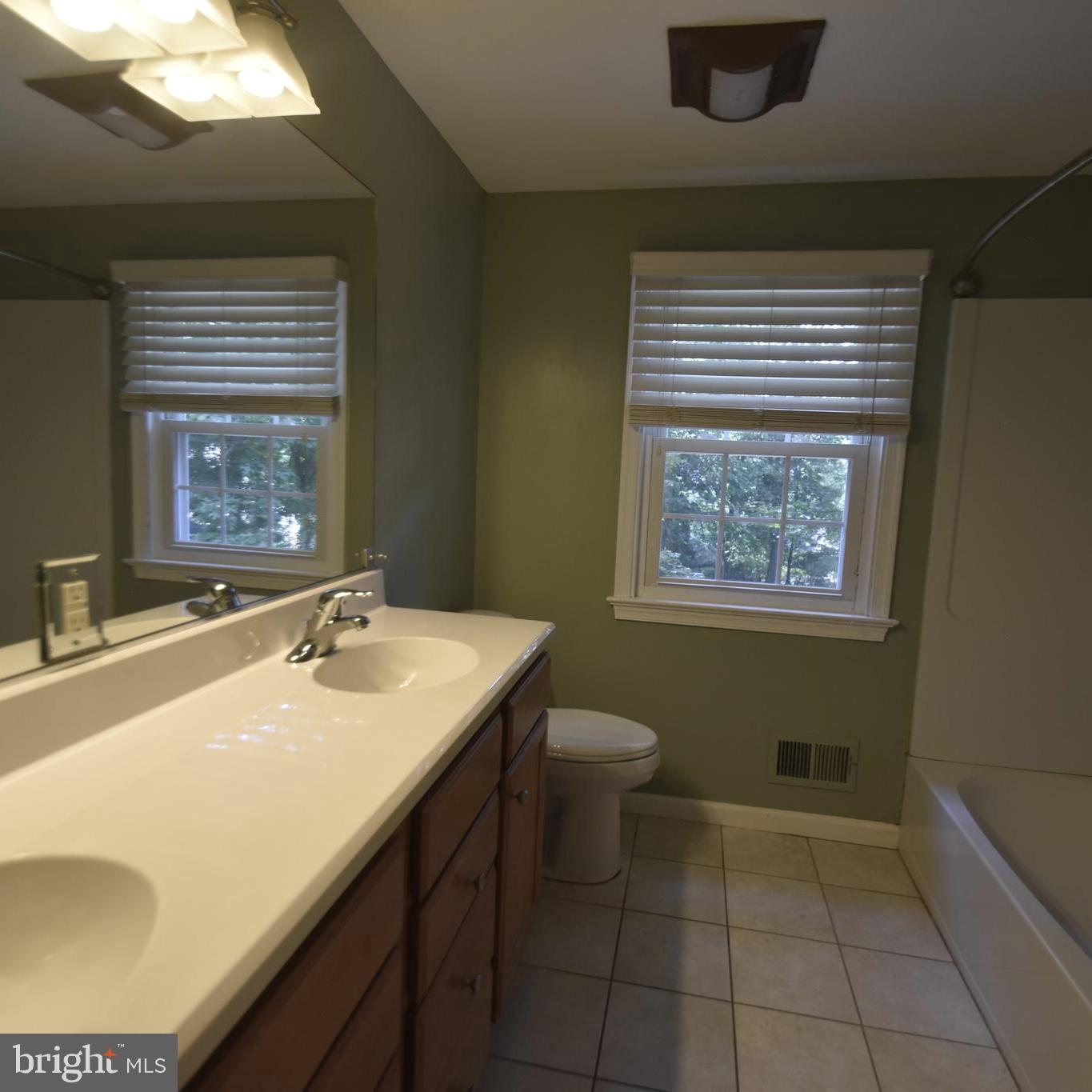 COLONIAL VILLAGE - Residential