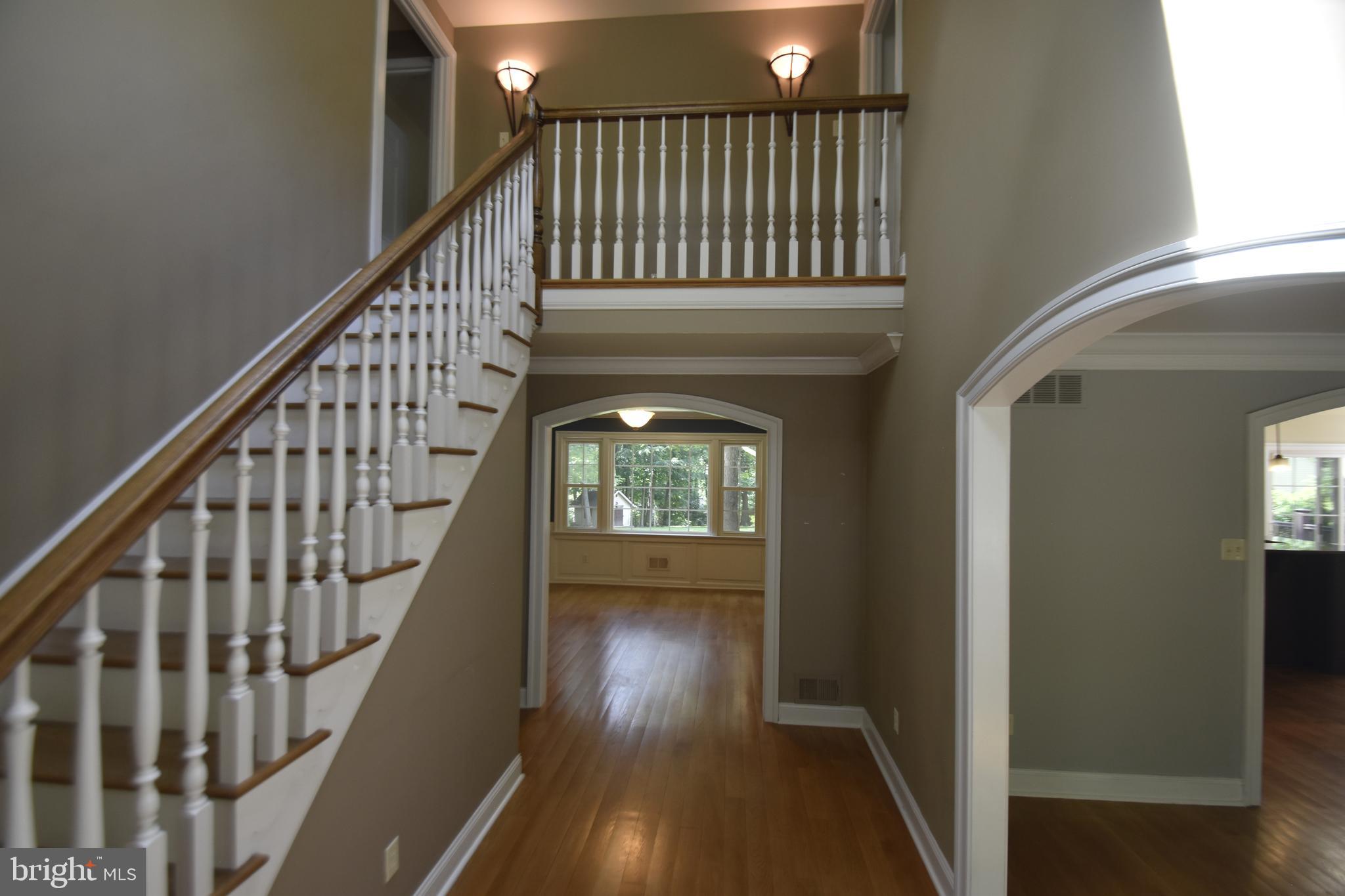 COLONIAL VILLAGE - Residential