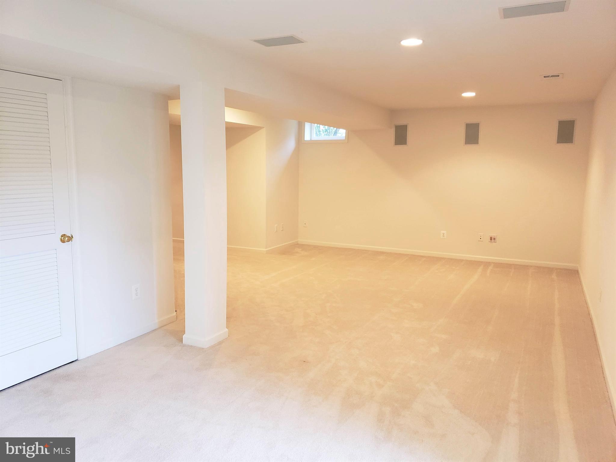 THREE FLAGS - Residential