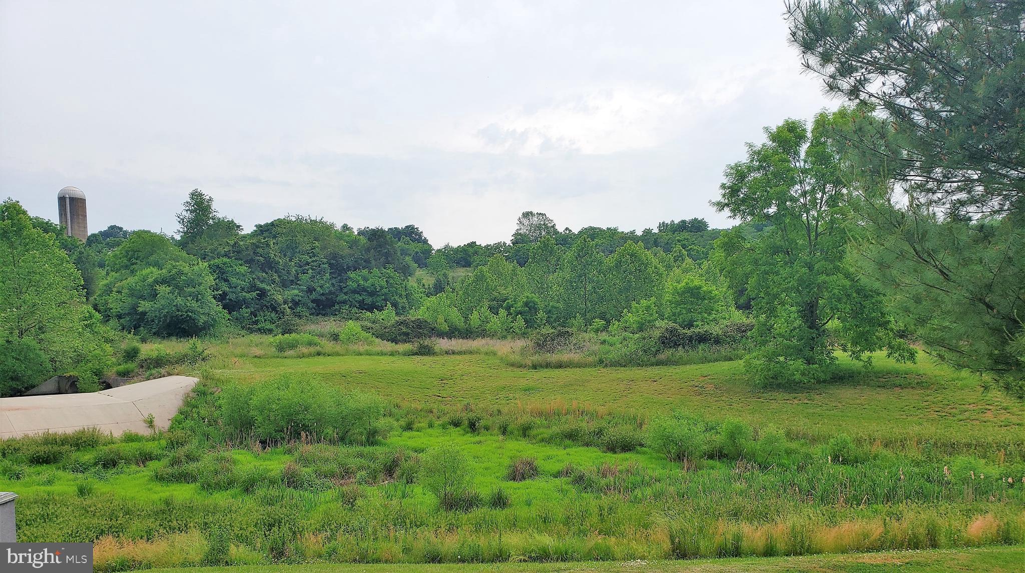 THREE FLAGS - Residential