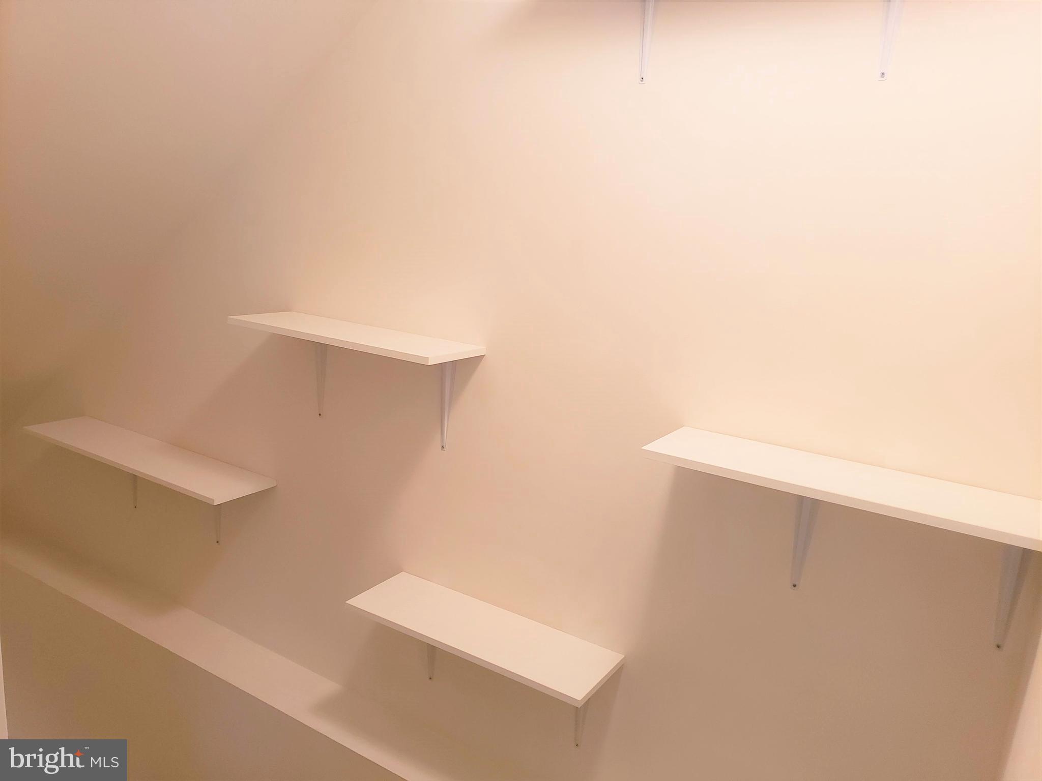 THREE FLAGS - Residential