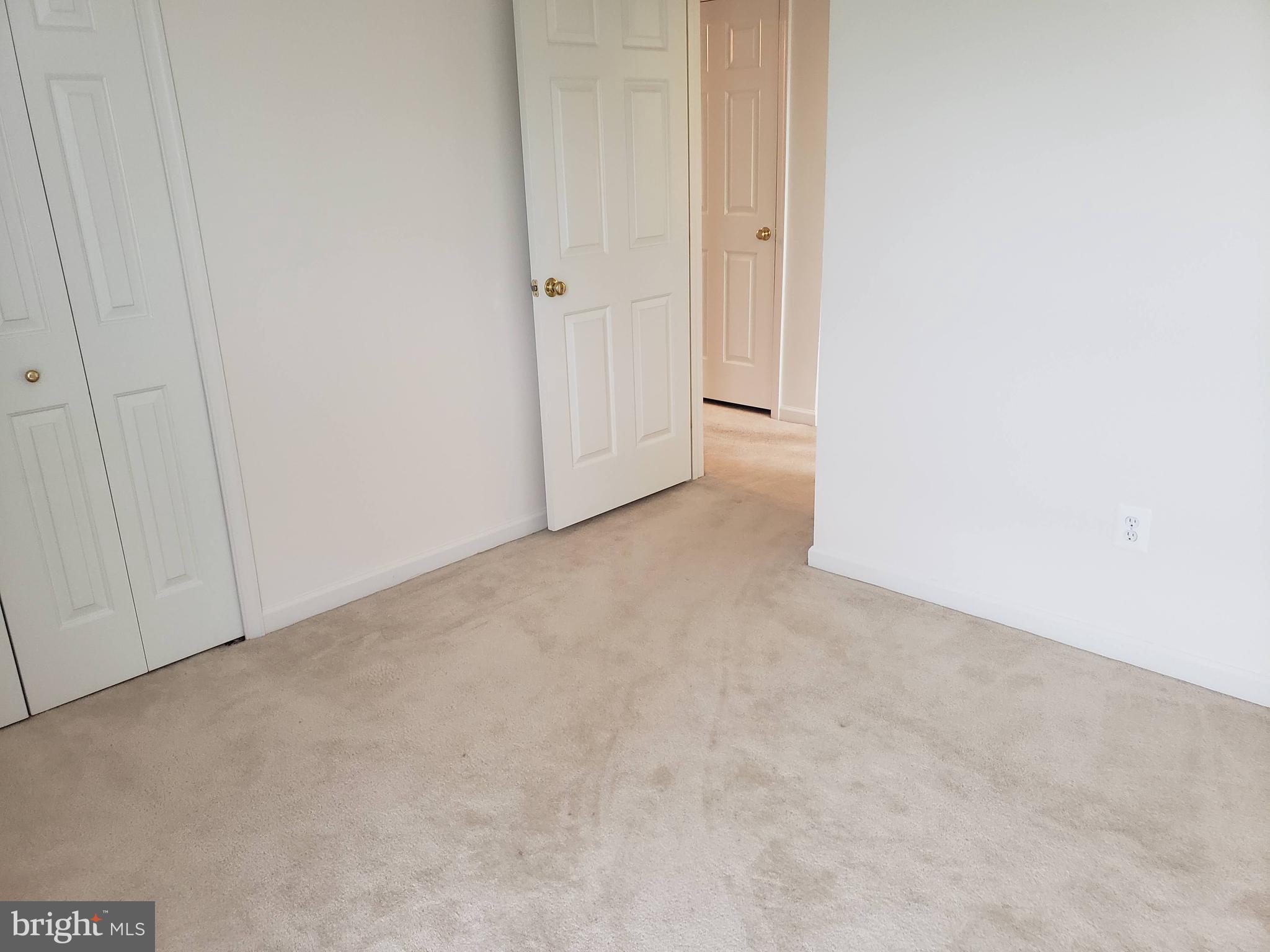 THREE FLAGS - Residential