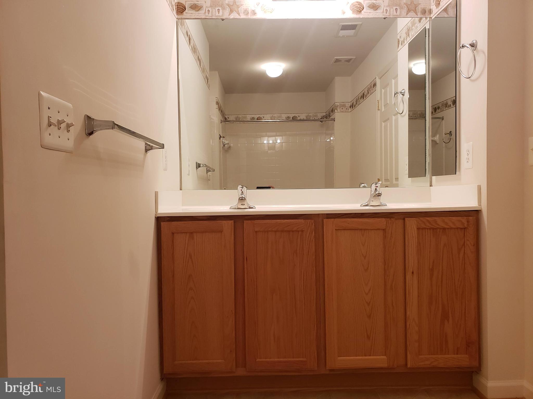 THREE FLAGS - Residential