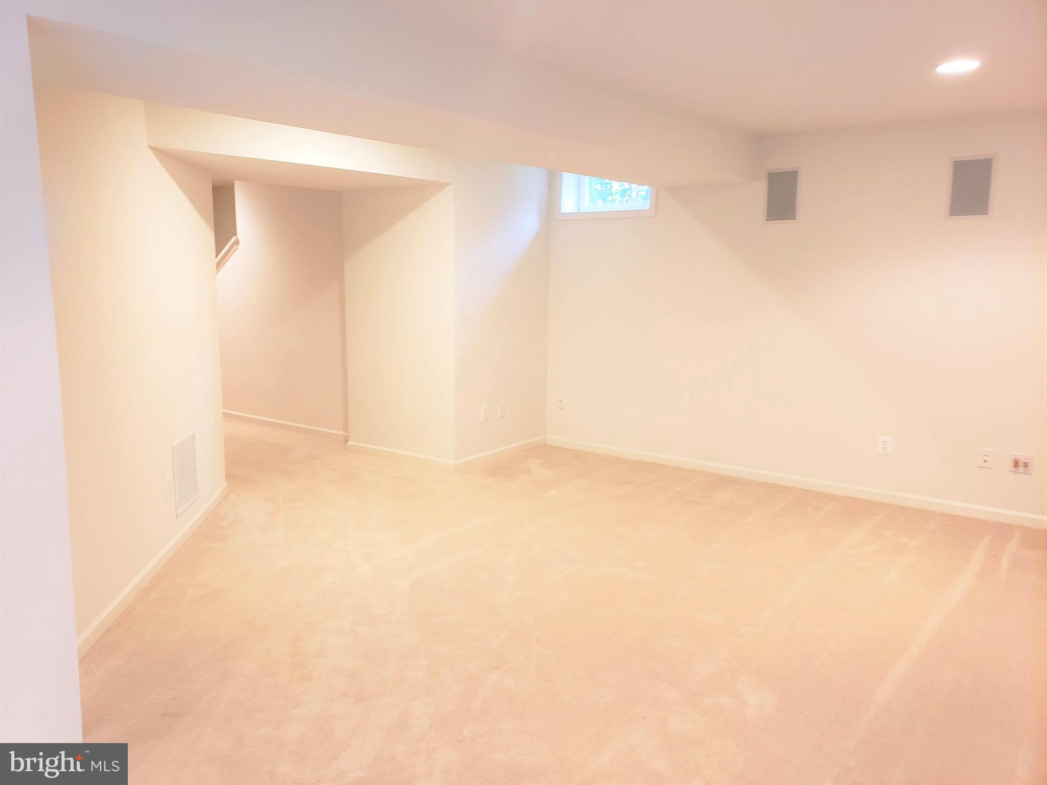 THREE FLAGS - Residential