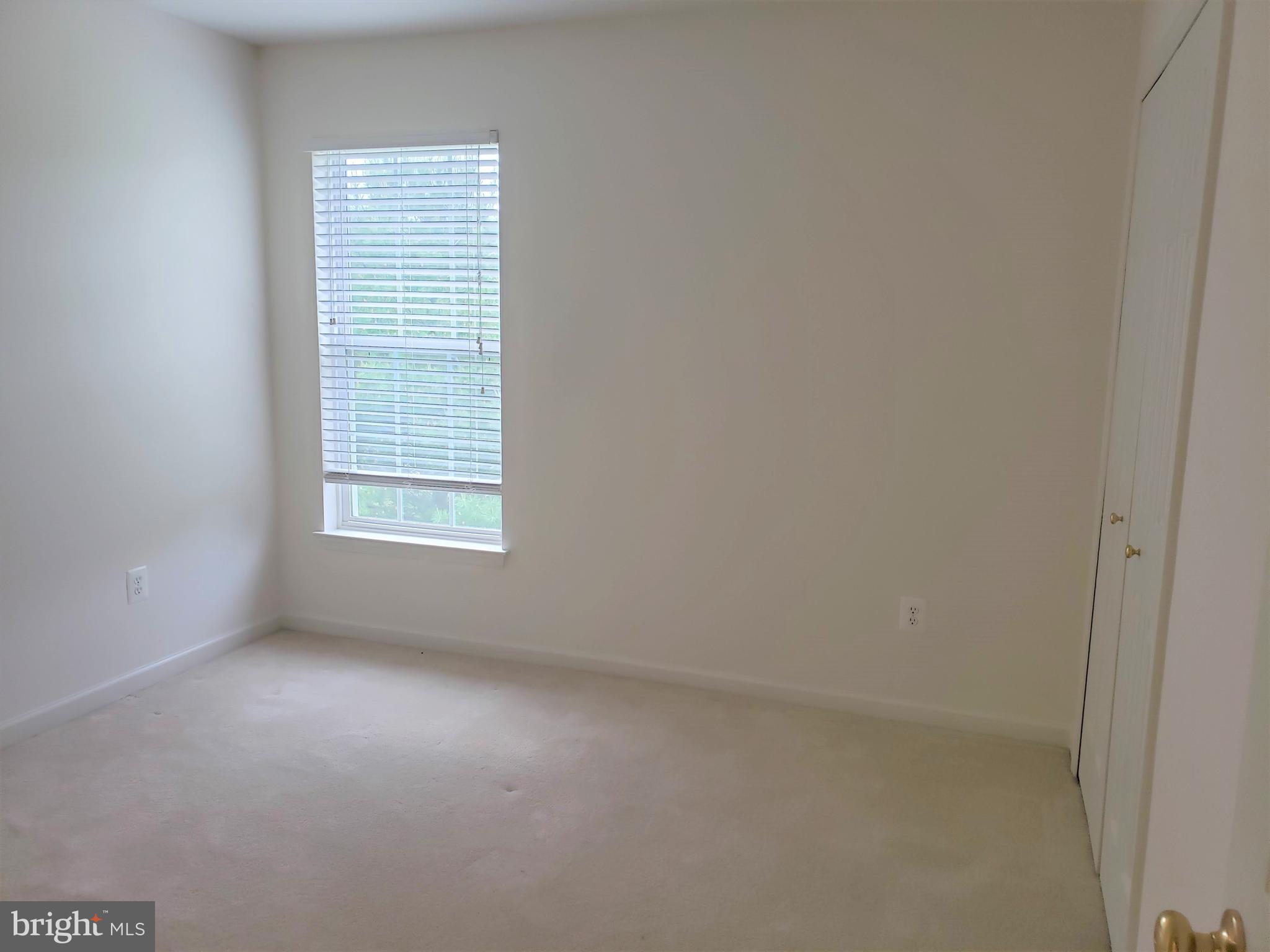 THREE FLAGS - Residential