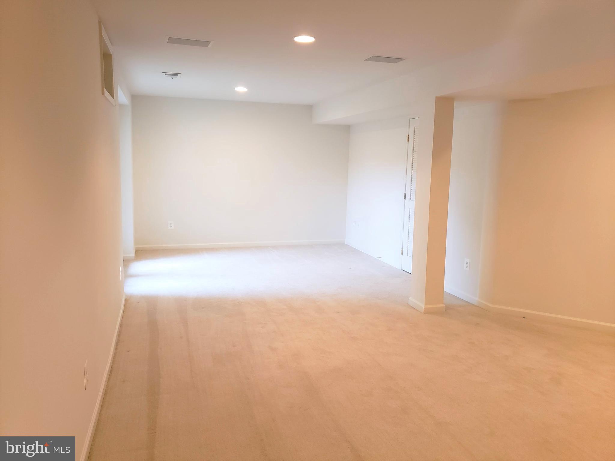 THREE FLAGS - Residential