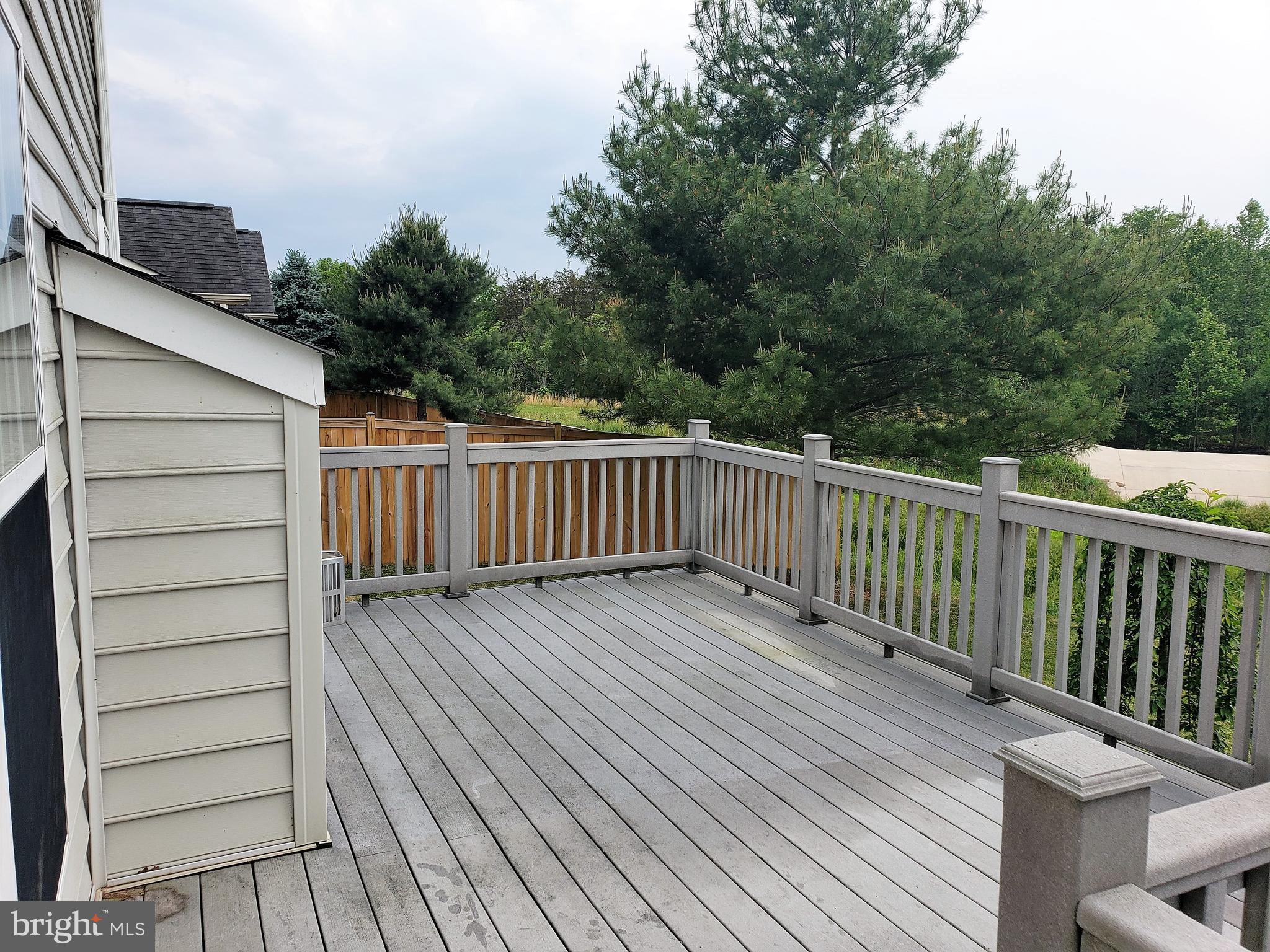 THREE FLAGS - Residential