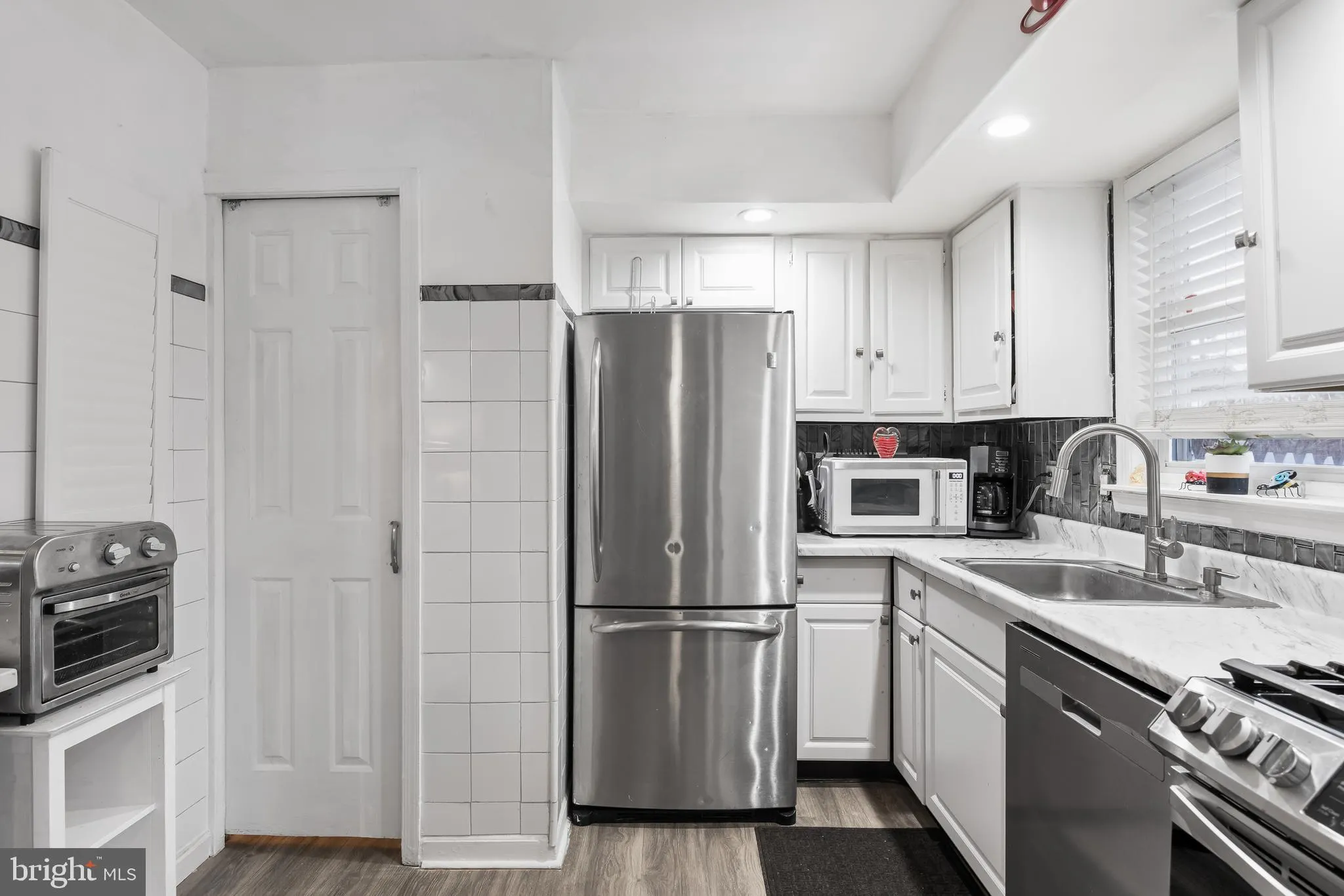 Moorestown, New Jersey 08057, United States, 2 Bedrooms Bedrooms, ,2 BathroomsBathrooms,Residential,Pending,18775