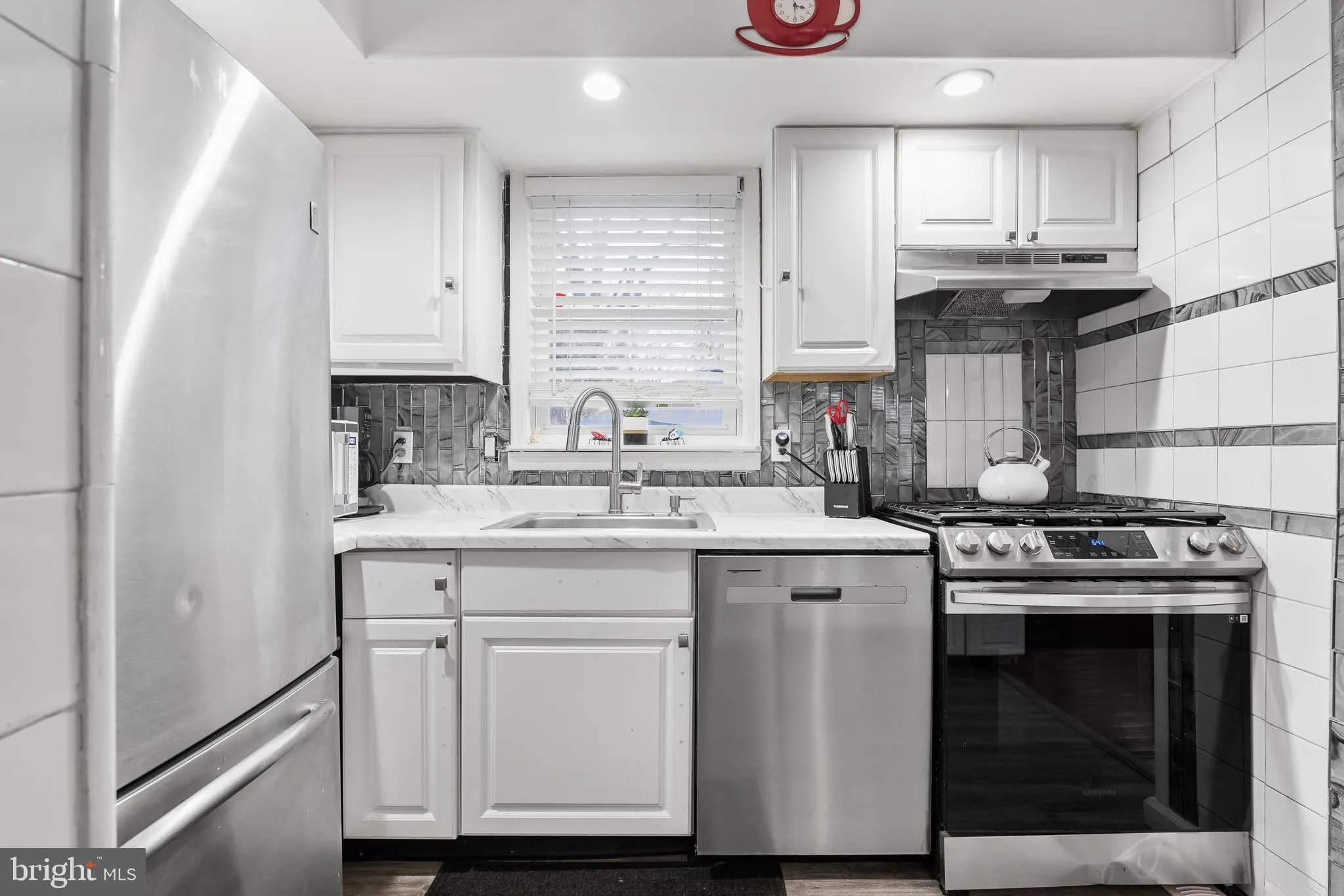 Moorestown, New Jersey 08057, United States, 2 Bedrooms Bedrooms, ,2 BathroomsBathrooms,Residential,Pending,18775