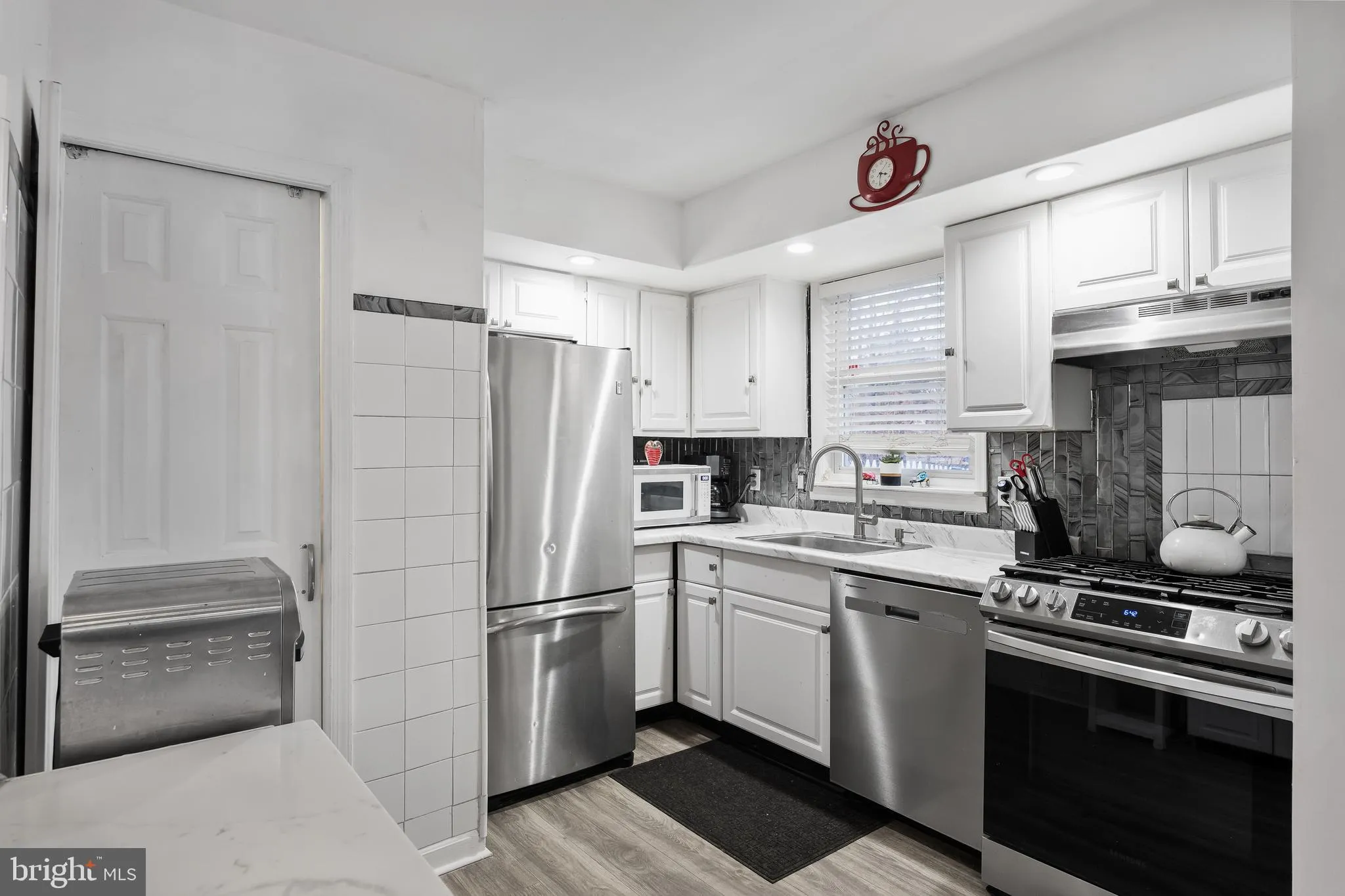 Moorestown, New Jersey 08057, United States, 2 Bedrooms Bedrooms, ,2 BathroomsBathrooms,Residential,Pending,18775