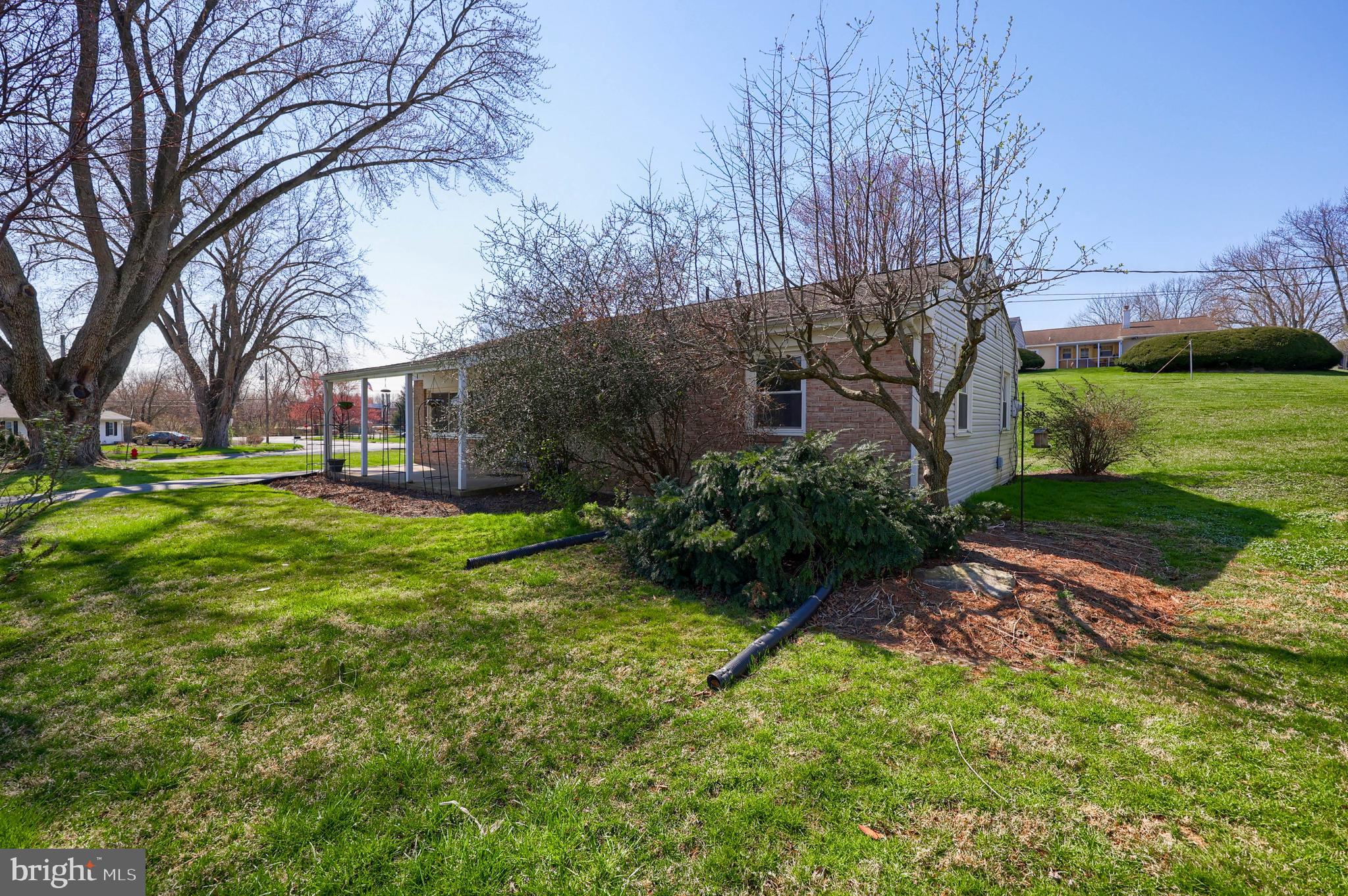 QUAKER HILLS - Residential