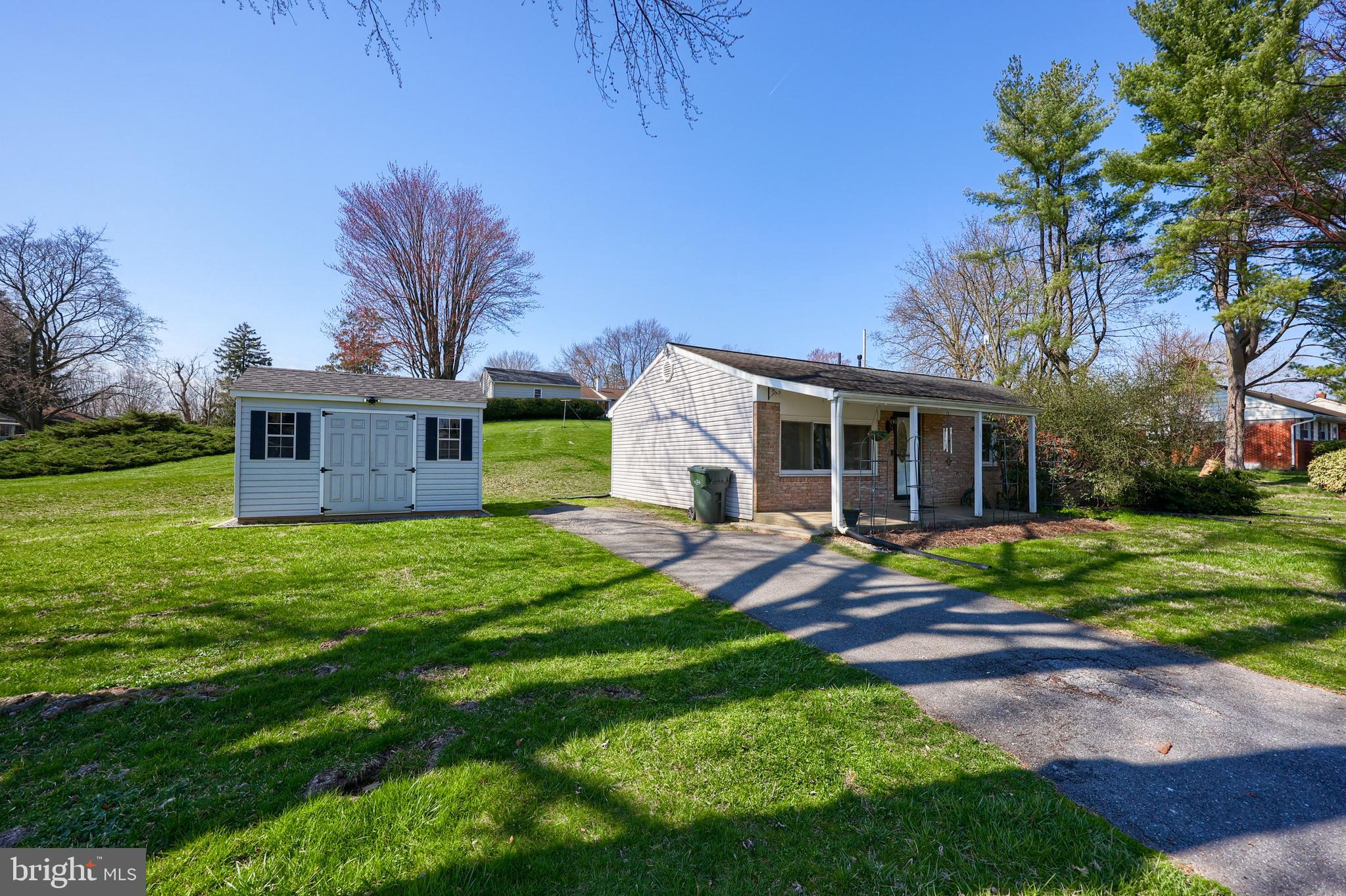 QUAKER HILLS - Residential