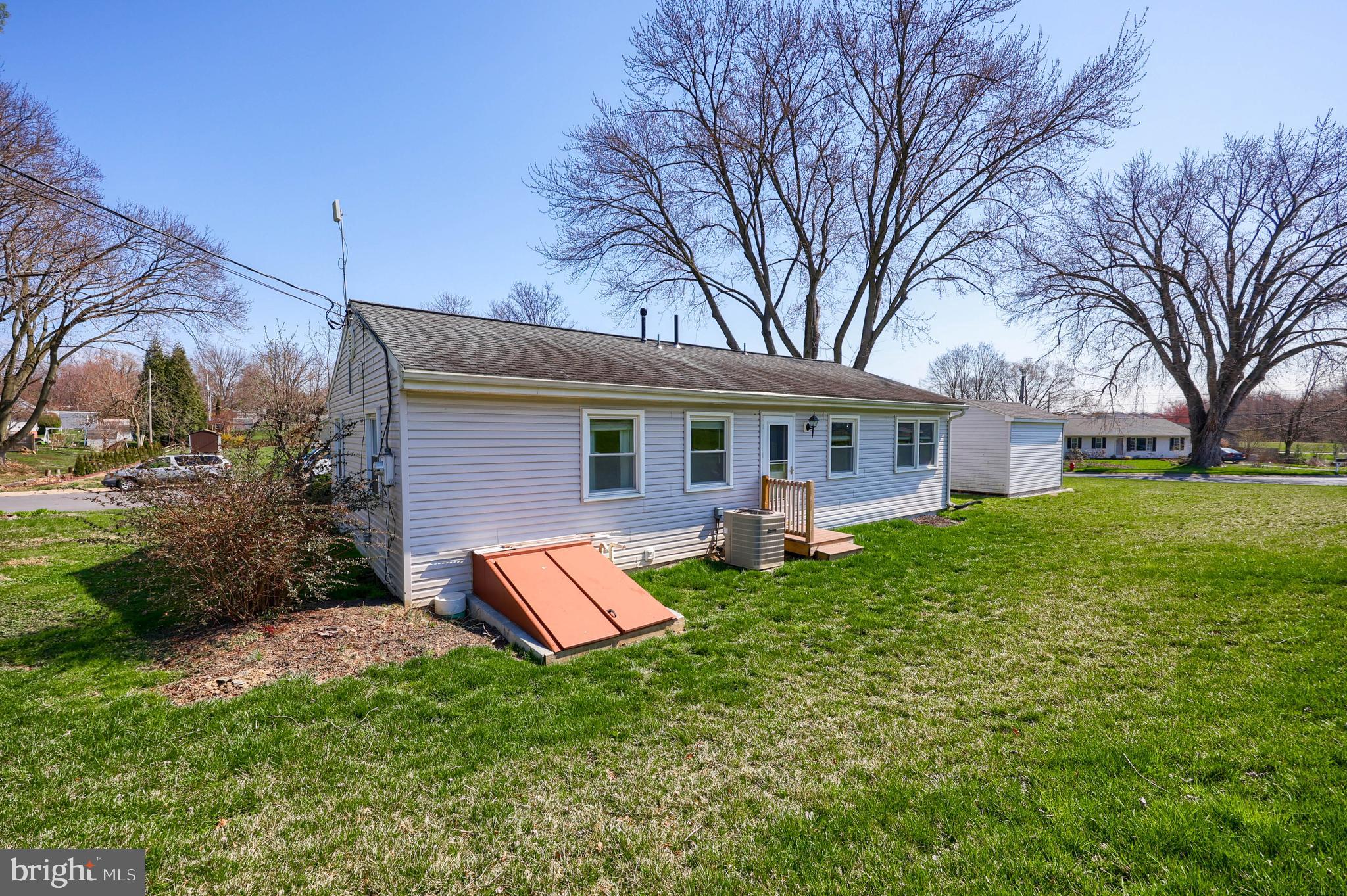 QUAKER HILLS - Residential