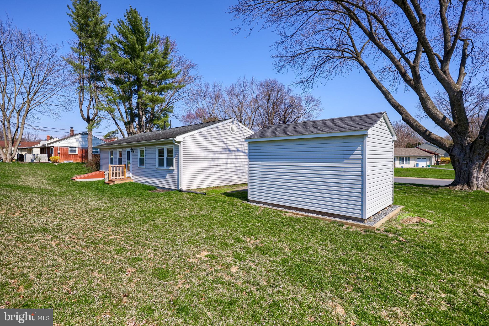 QUAKER HILLS - Residential