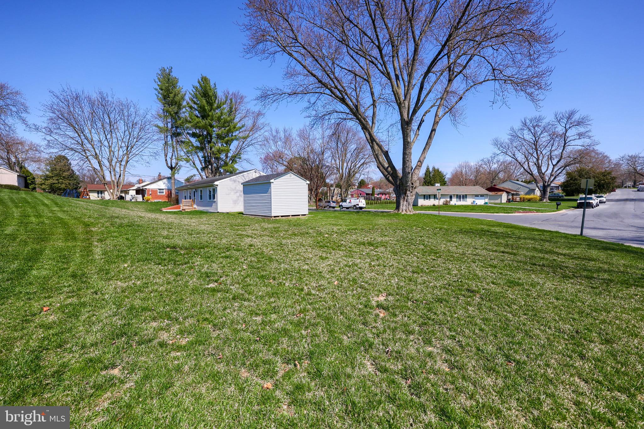 QUAKER HILLS - Residential