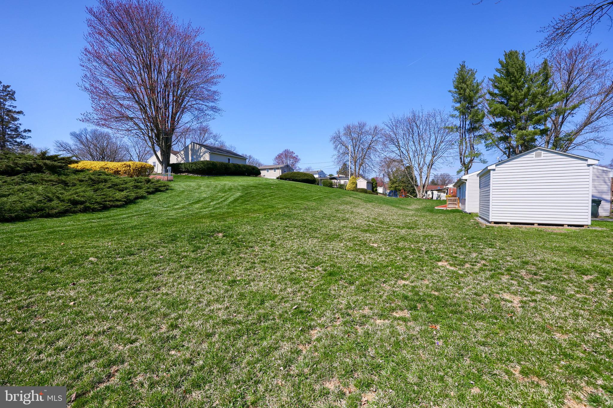 QUAKER HILLS - Residential