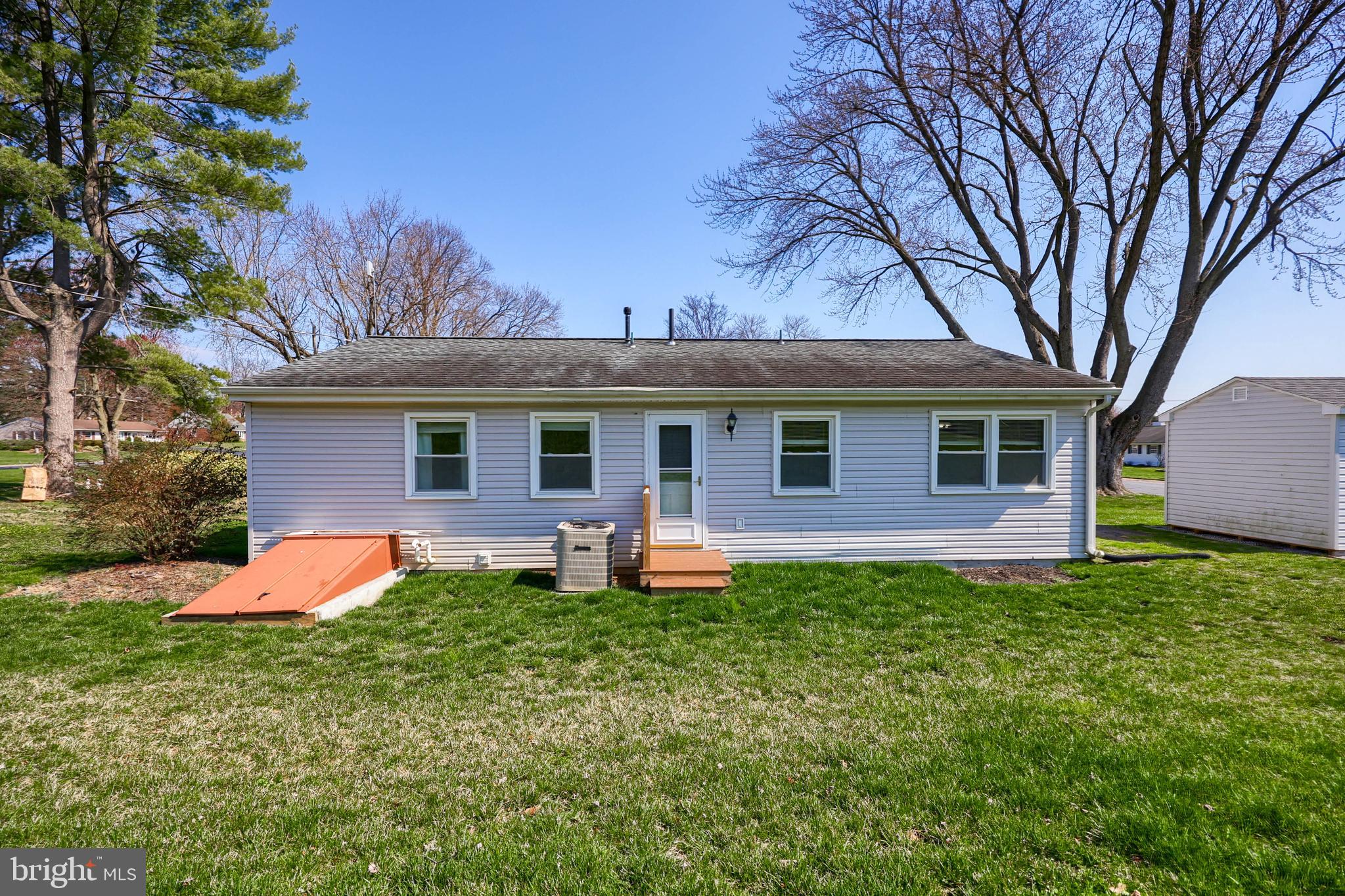 QUAKER HILLS - Residential