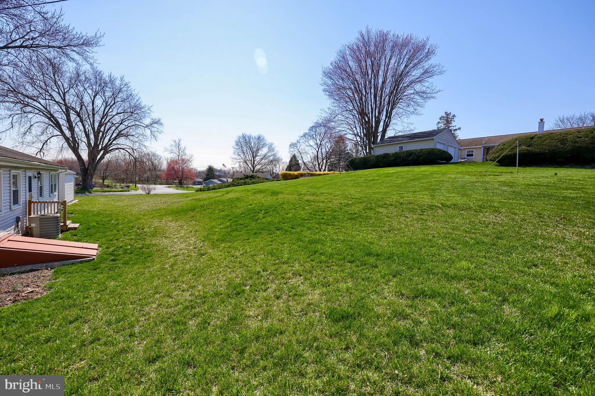 QUAKER HILLS - Residential