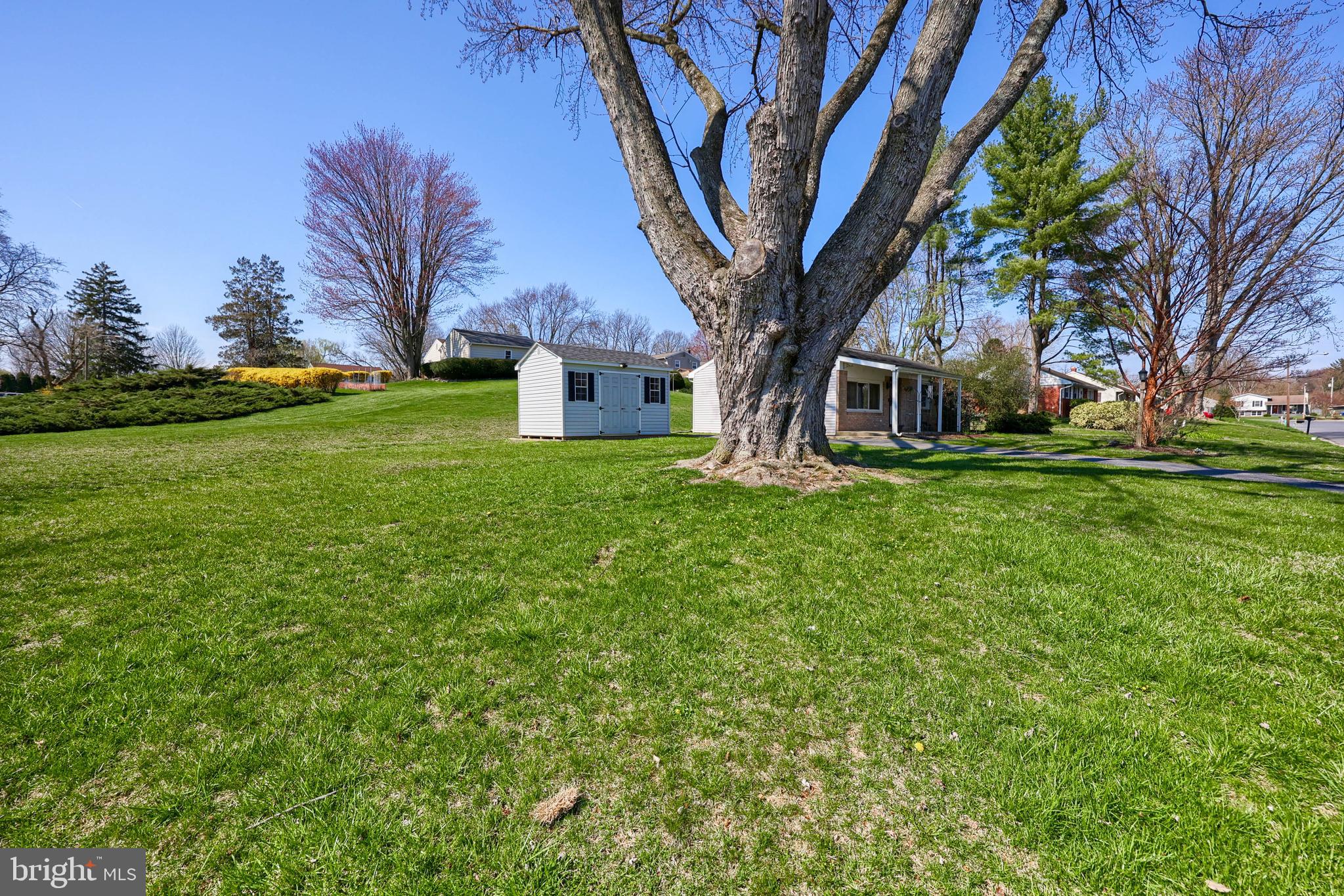 QUAKER HILLS - Residential