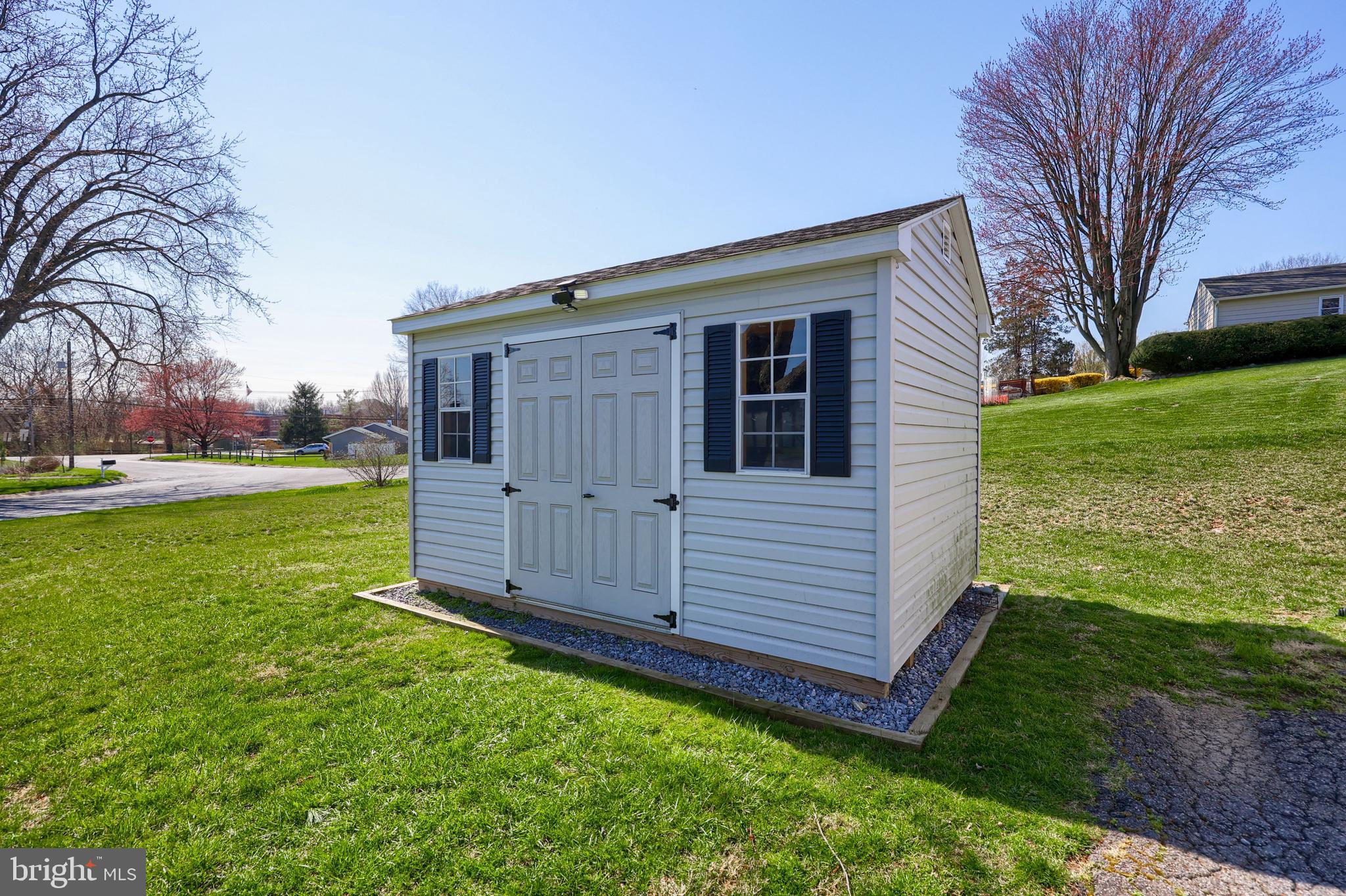 QUAKER HILLS - Residential