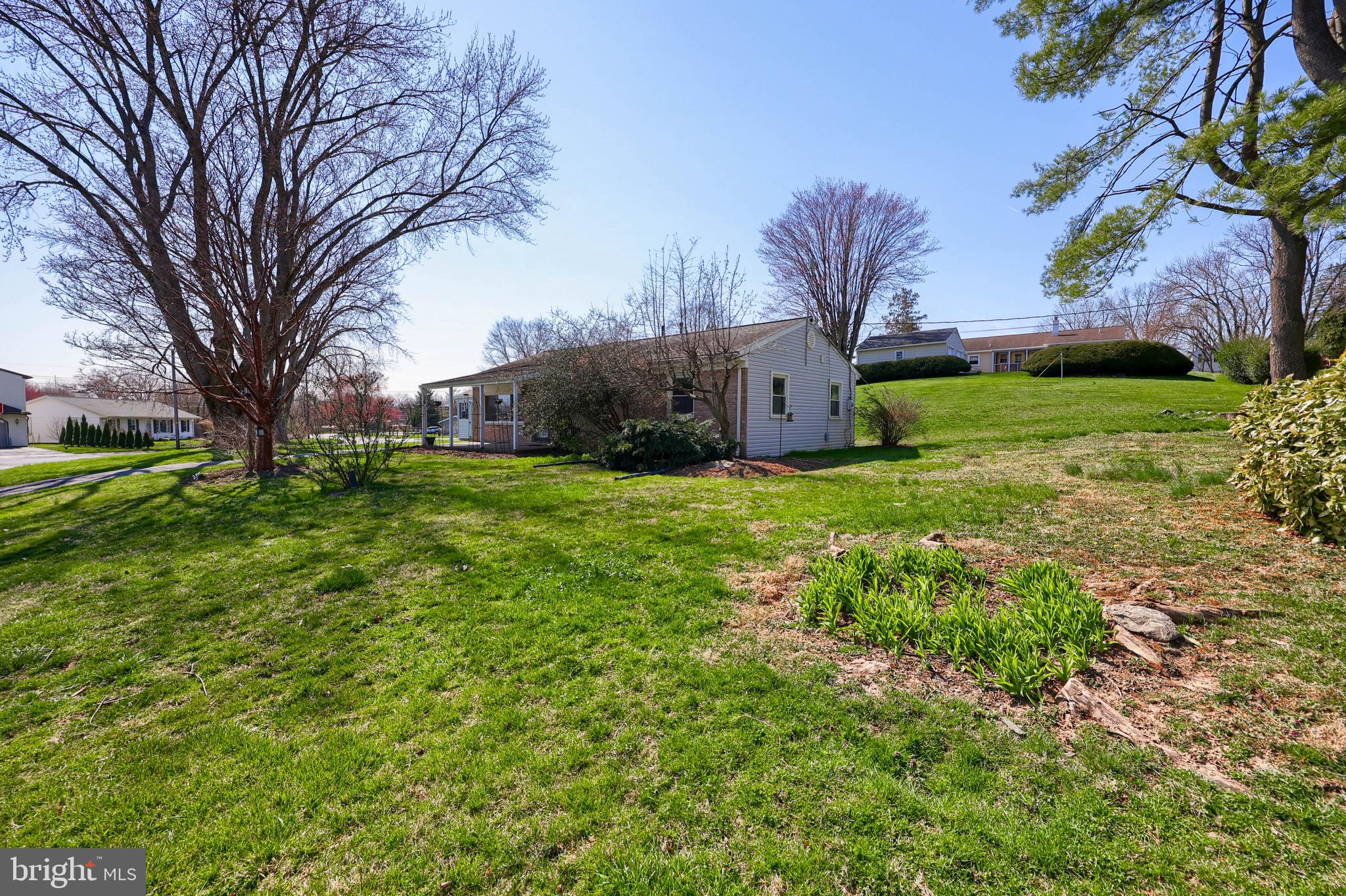 QUAKER HILLS - Residential