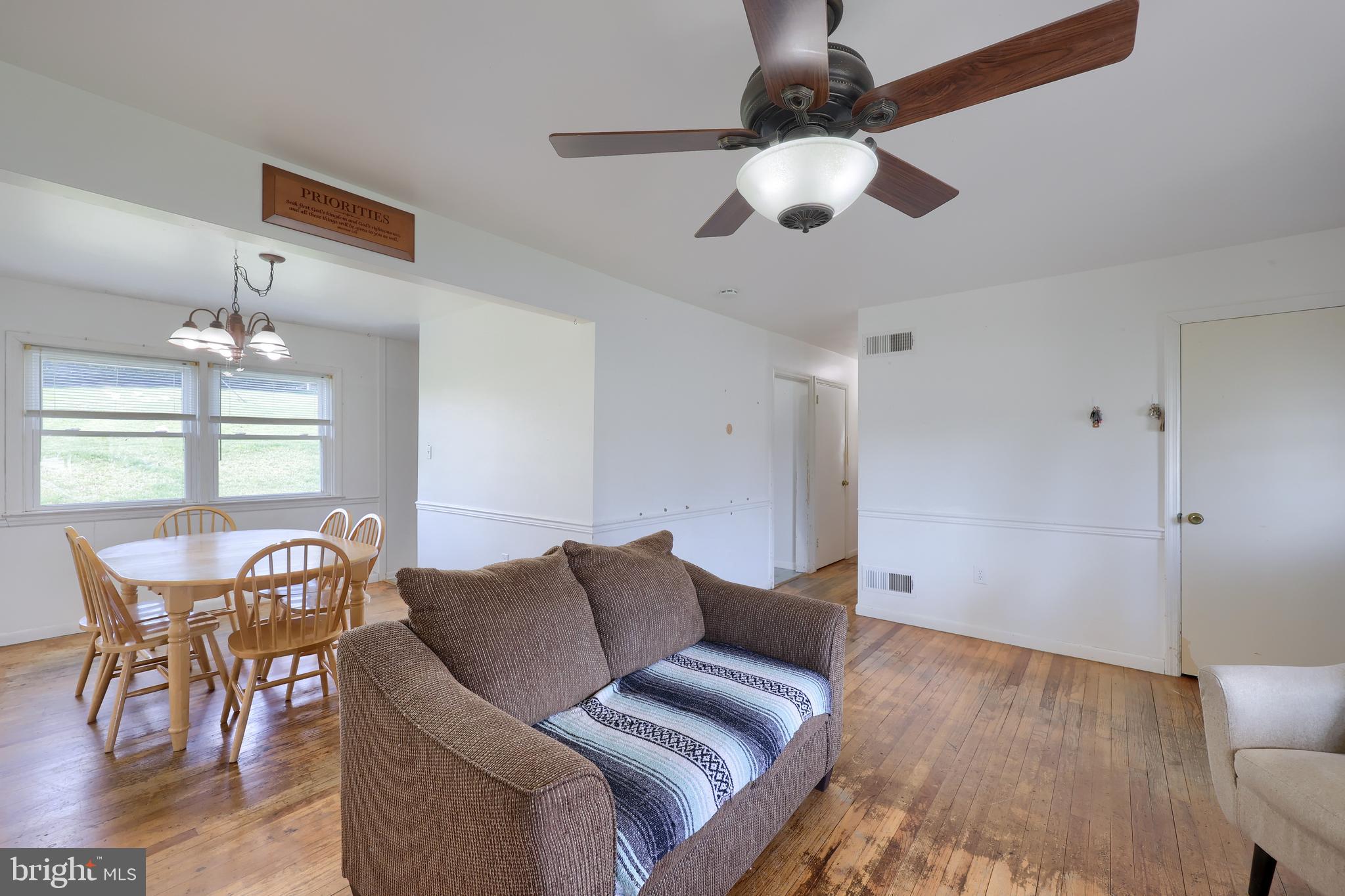 QUAKER HILLS - Residential