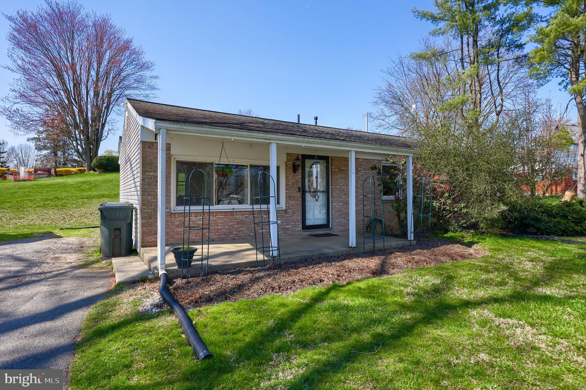 QUAKER HILLS - Residential