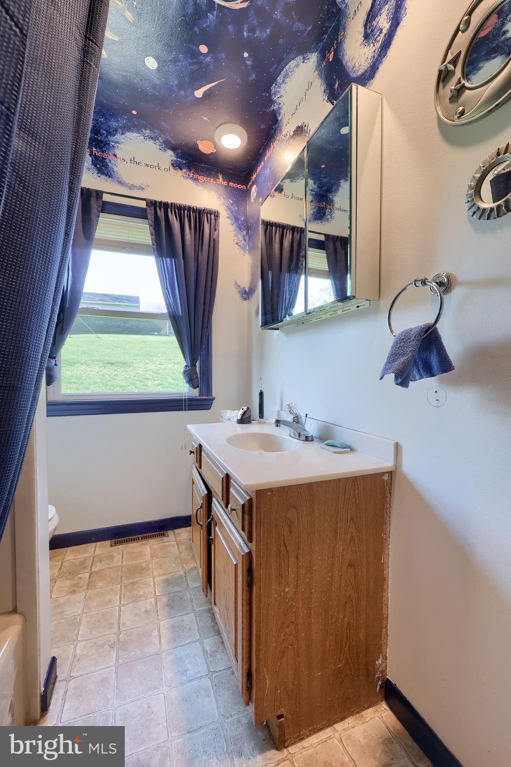 QUAKER HILLS - Residential